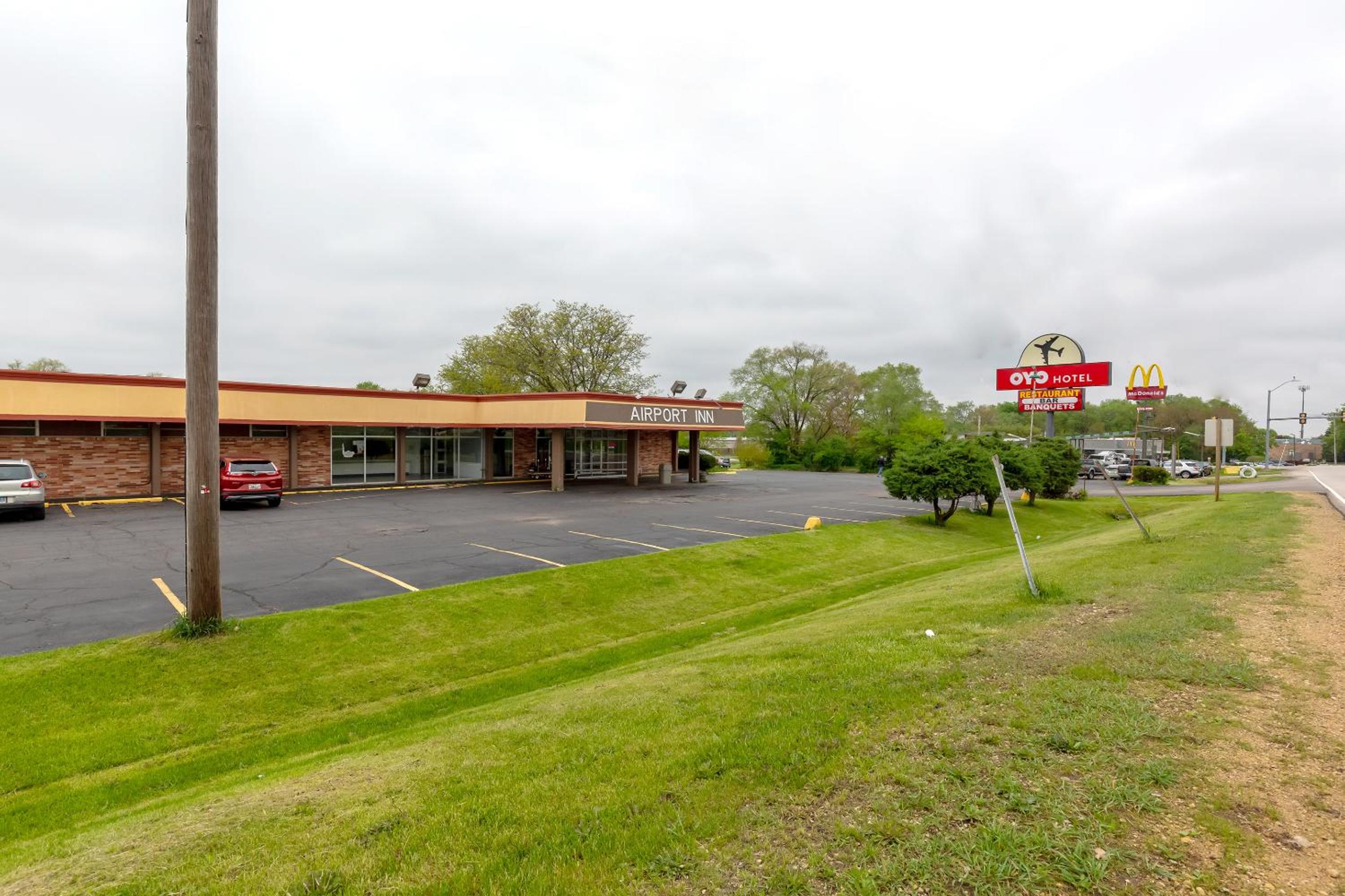 Americas Best Value Inn Rockford view 2