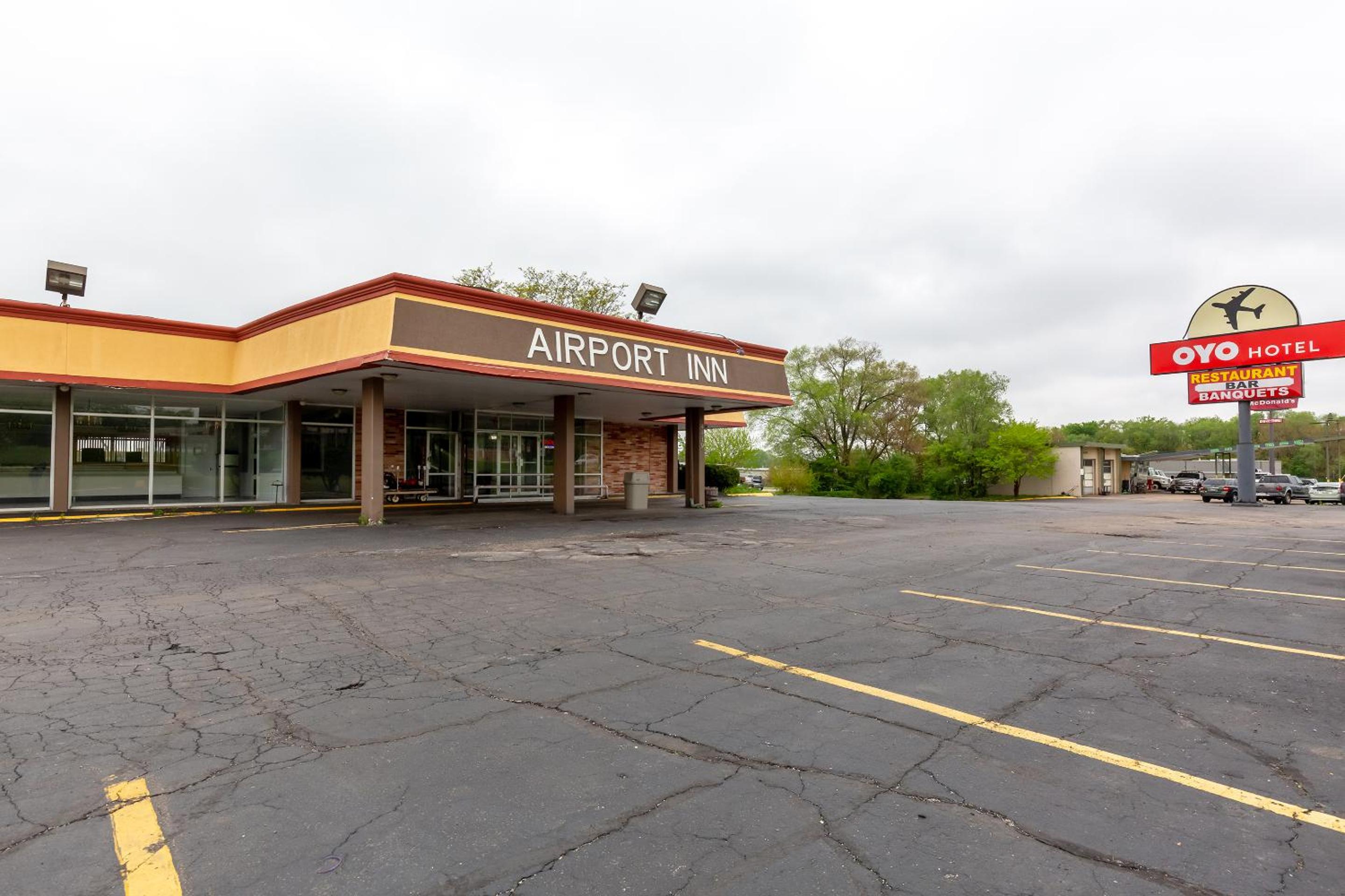 Americas Best Value Inn Rockford view 4