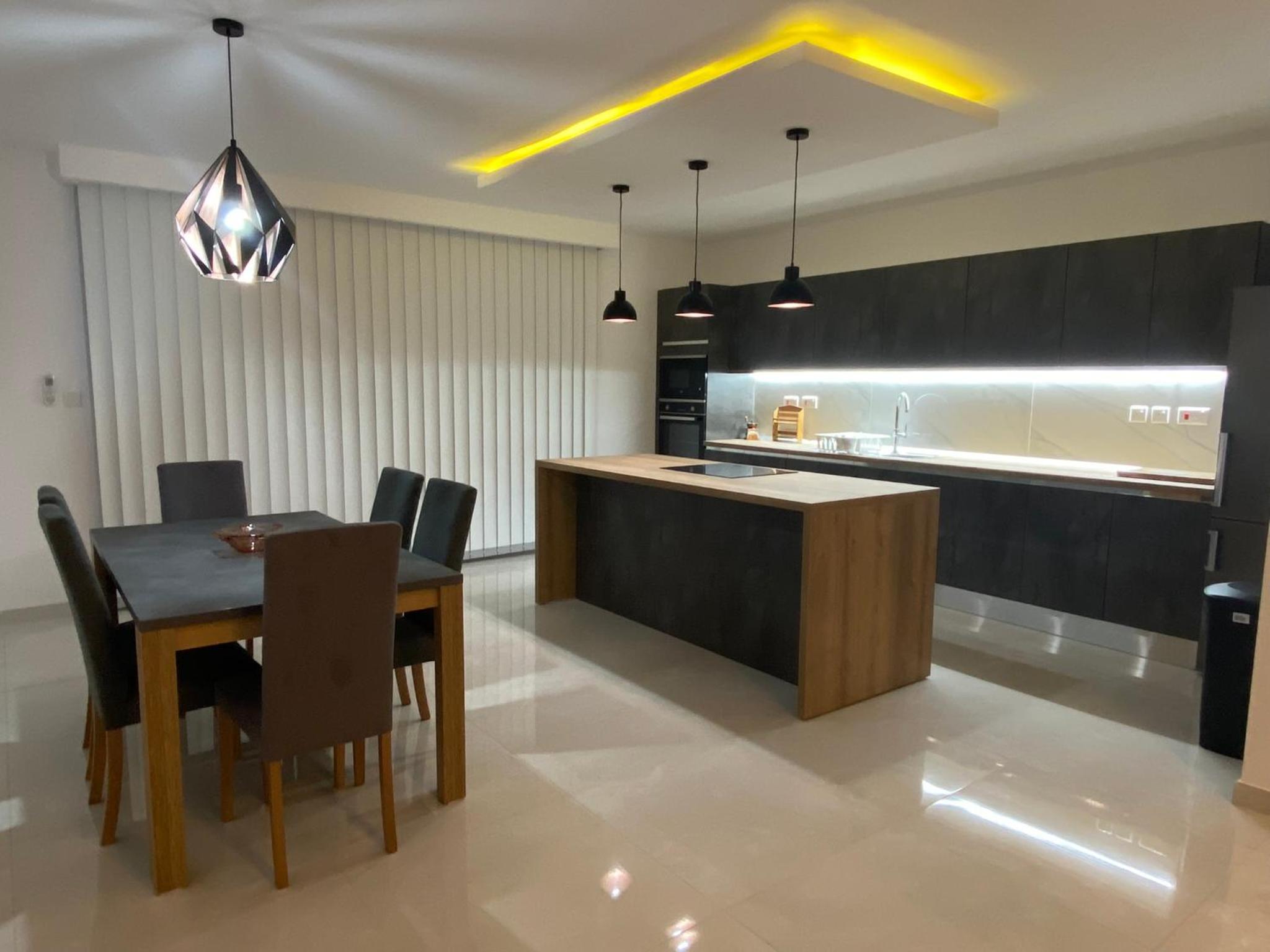 Modern, Spacious, 3 Bedroom Apartment near Malta International Airport