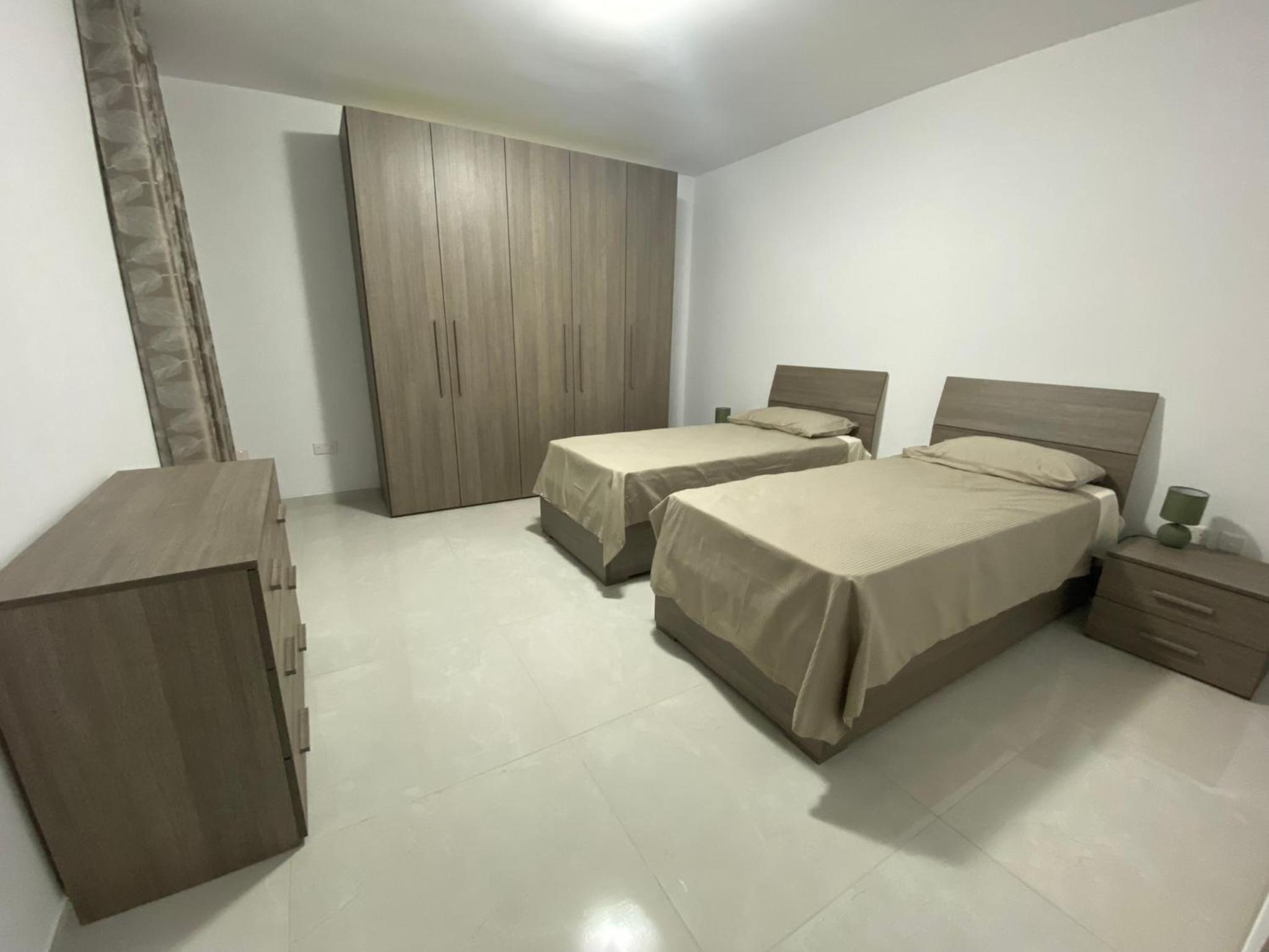 Modern, Spacious, 3 Bedroom Apartment near Malta International Airport photo 3