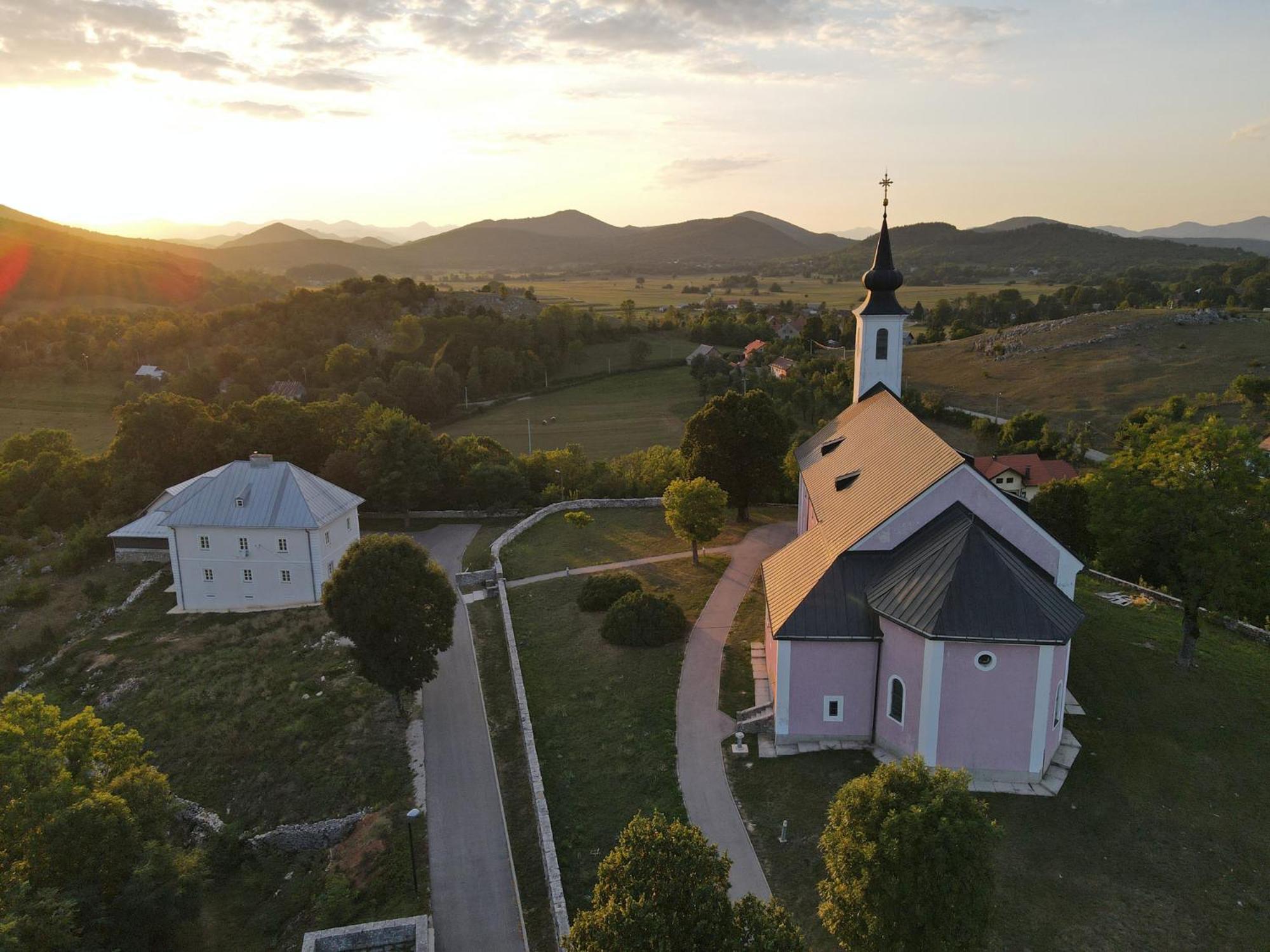 Photo 33