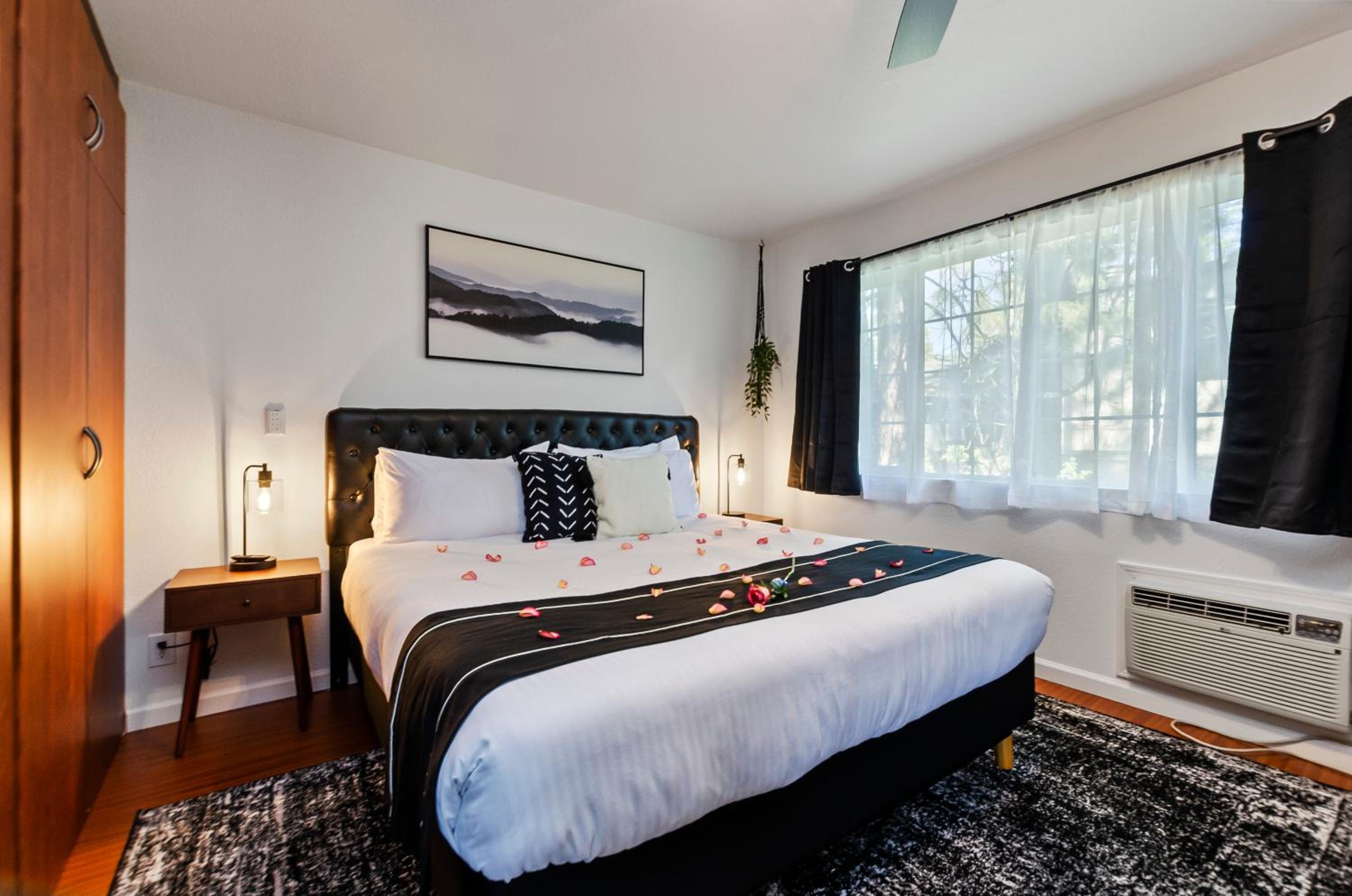 Lake Tahoe Vacations - The Jeffrey Hotel - Property Image 14
