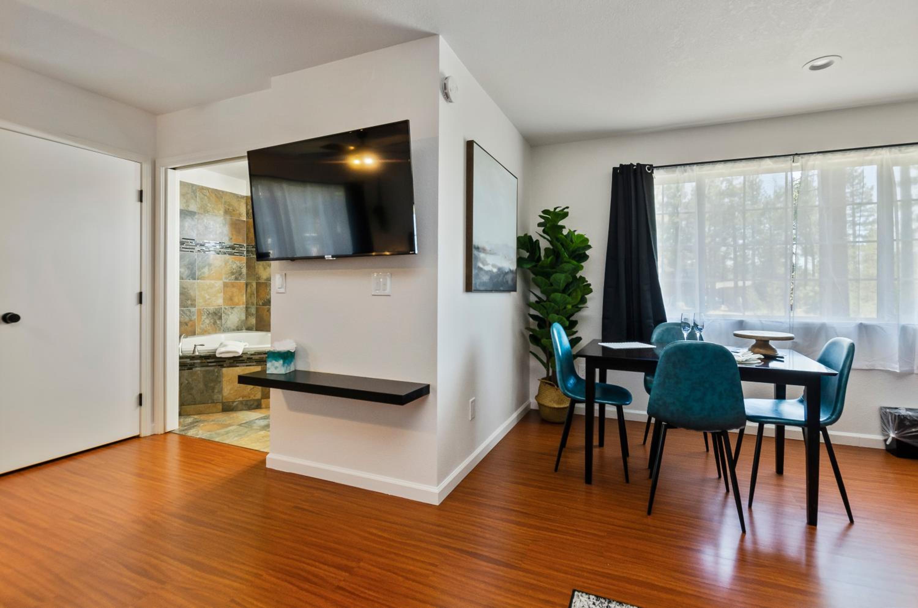 Lake Tahoe Vacations - The Jeffrey Hotel - Property Image 43