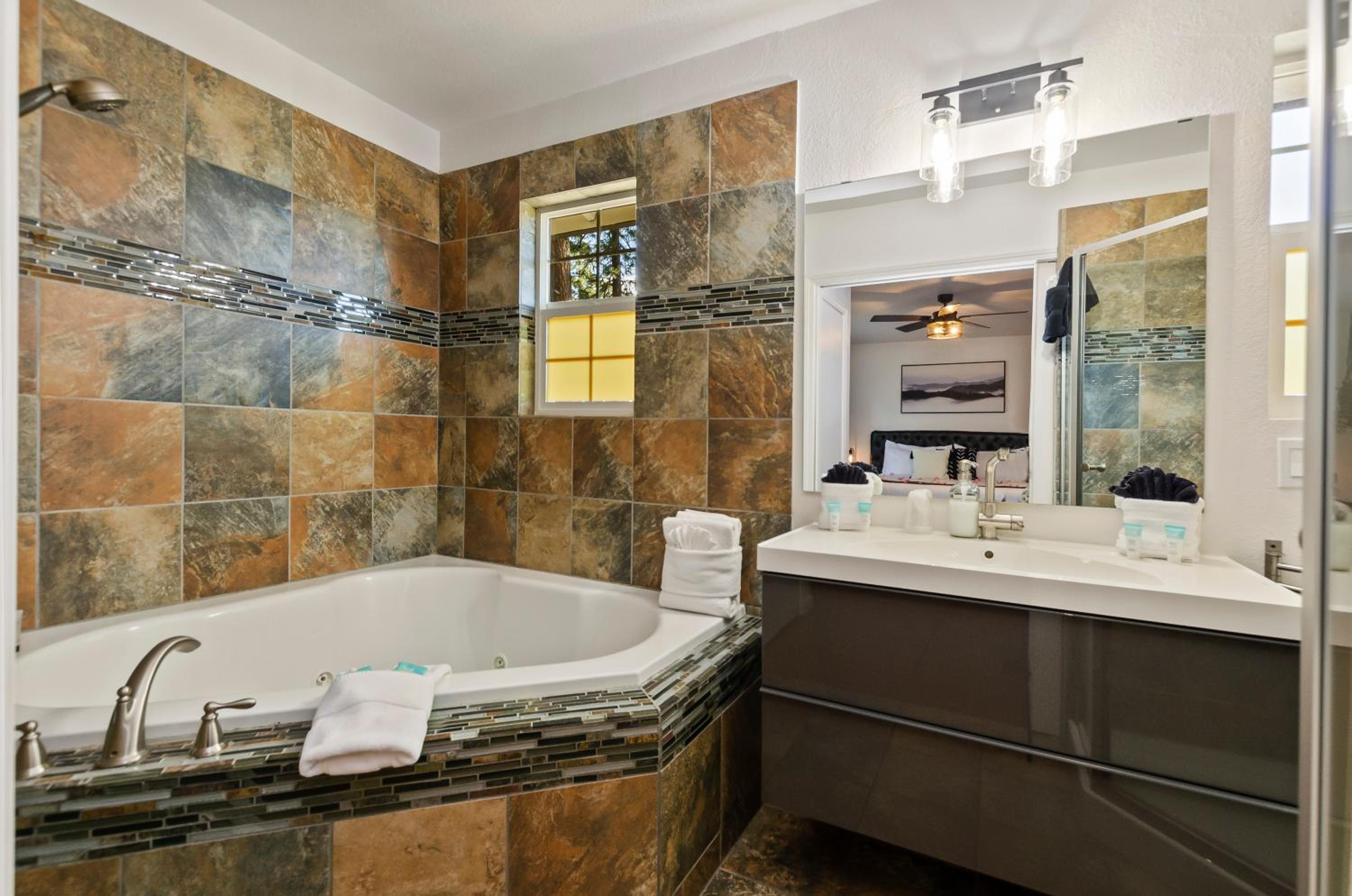 Lake Tahoe Vacations - The Jeffrey Hotel - Property Image 49