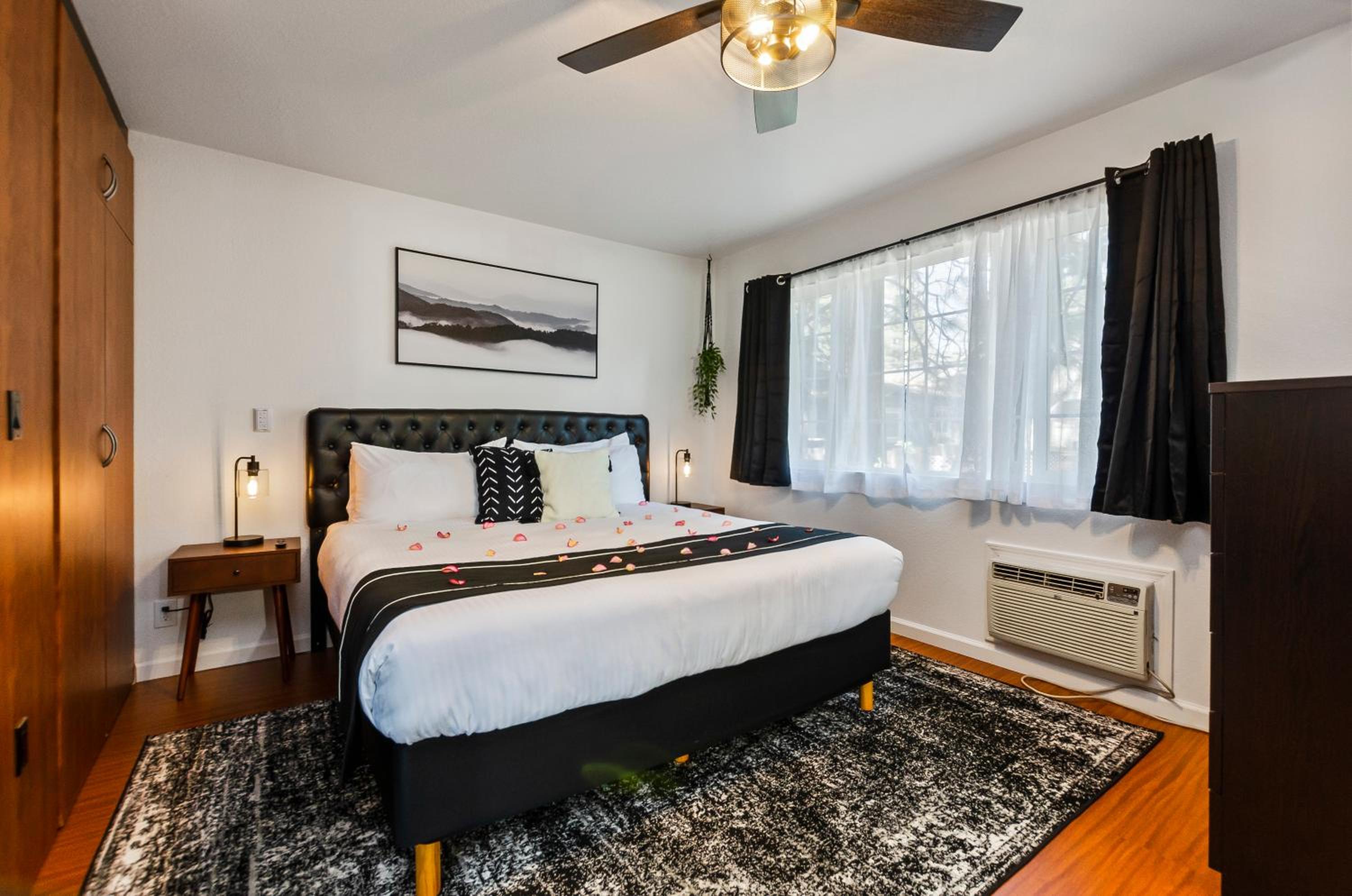 Lake Tahoe Vacations - The Jeffrey Hotel - Property Image 36
