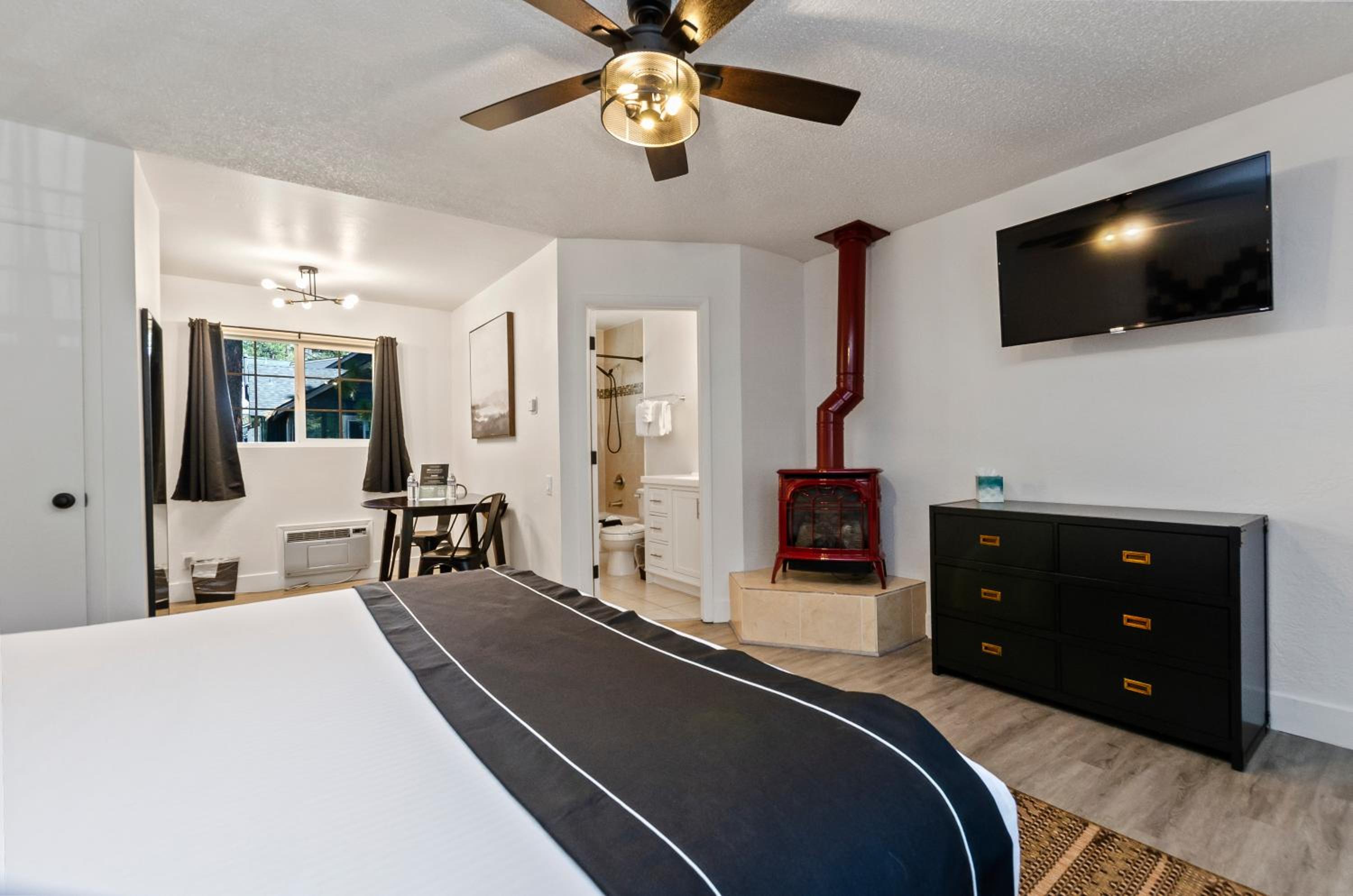 Lake Tahoe Vacations - The Jeffrey Hotel - Property Image 58