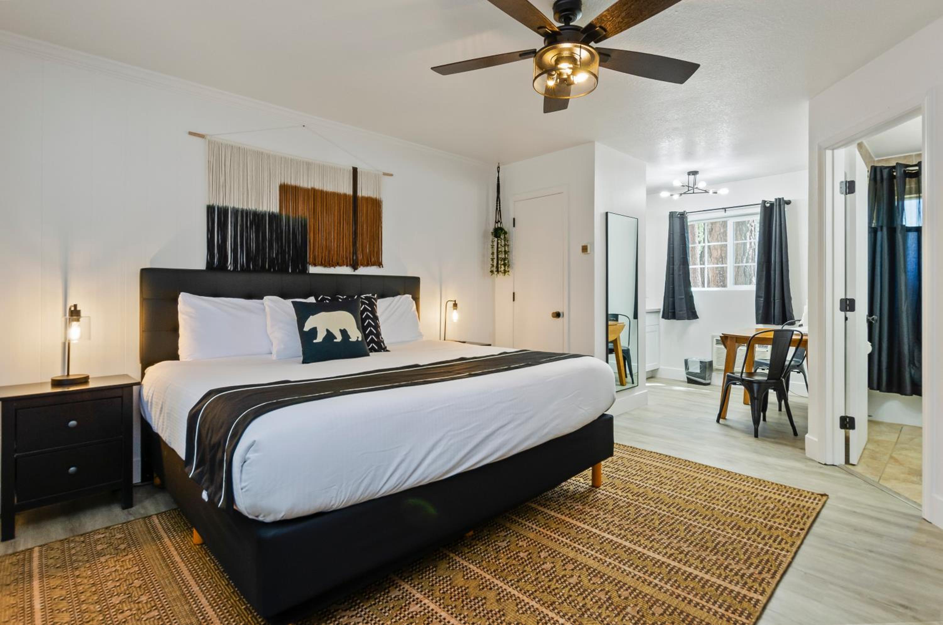 Lake Tahoe Vacations - The Jeffrey Hotel - Property Image 9