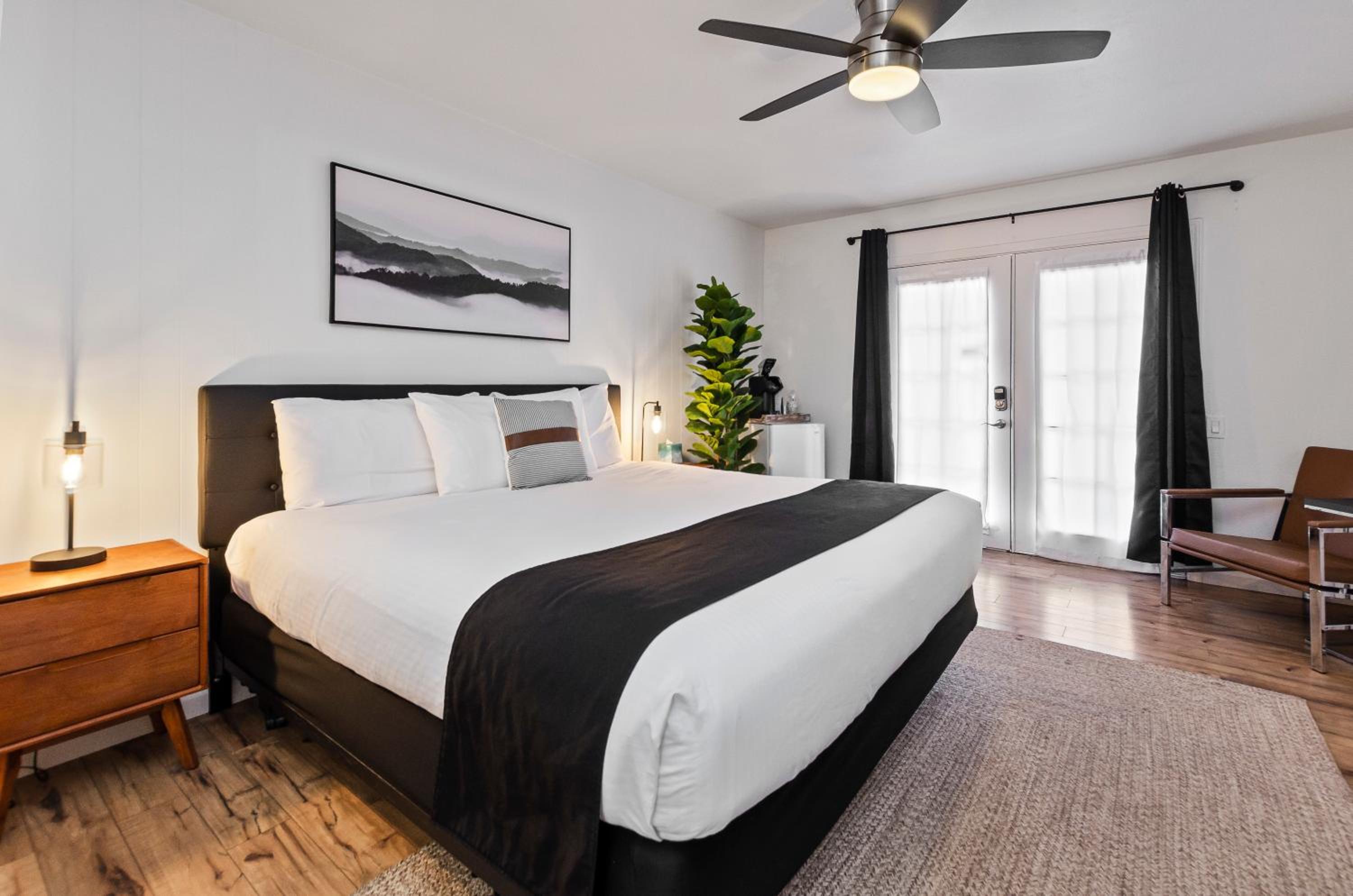 Lake Tahoe Vacations - The Jeffrey Hotel - Property Image 35