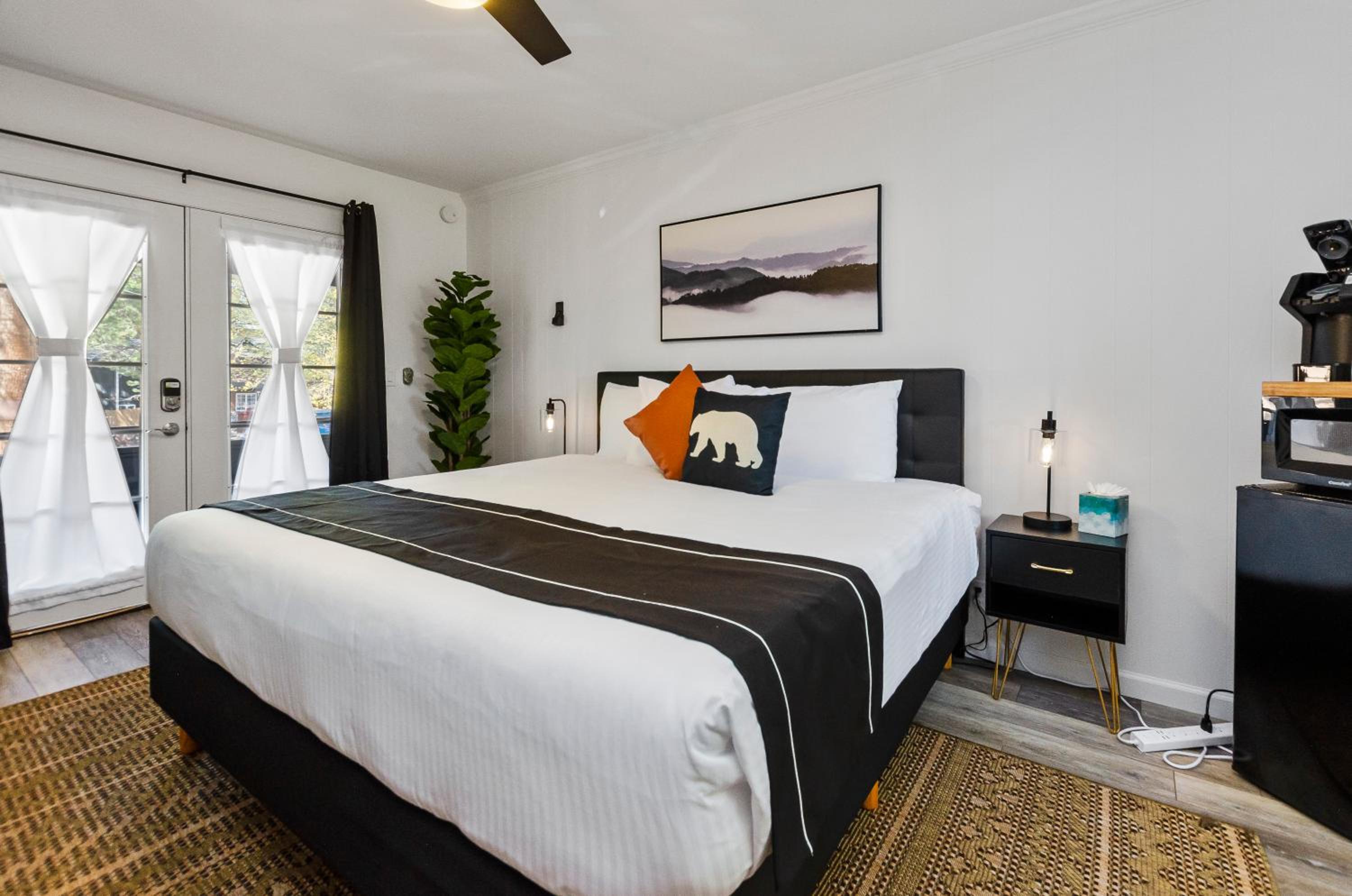 Lake Tahoe Vacations - The Jeffrey Hotel - Property Image 31