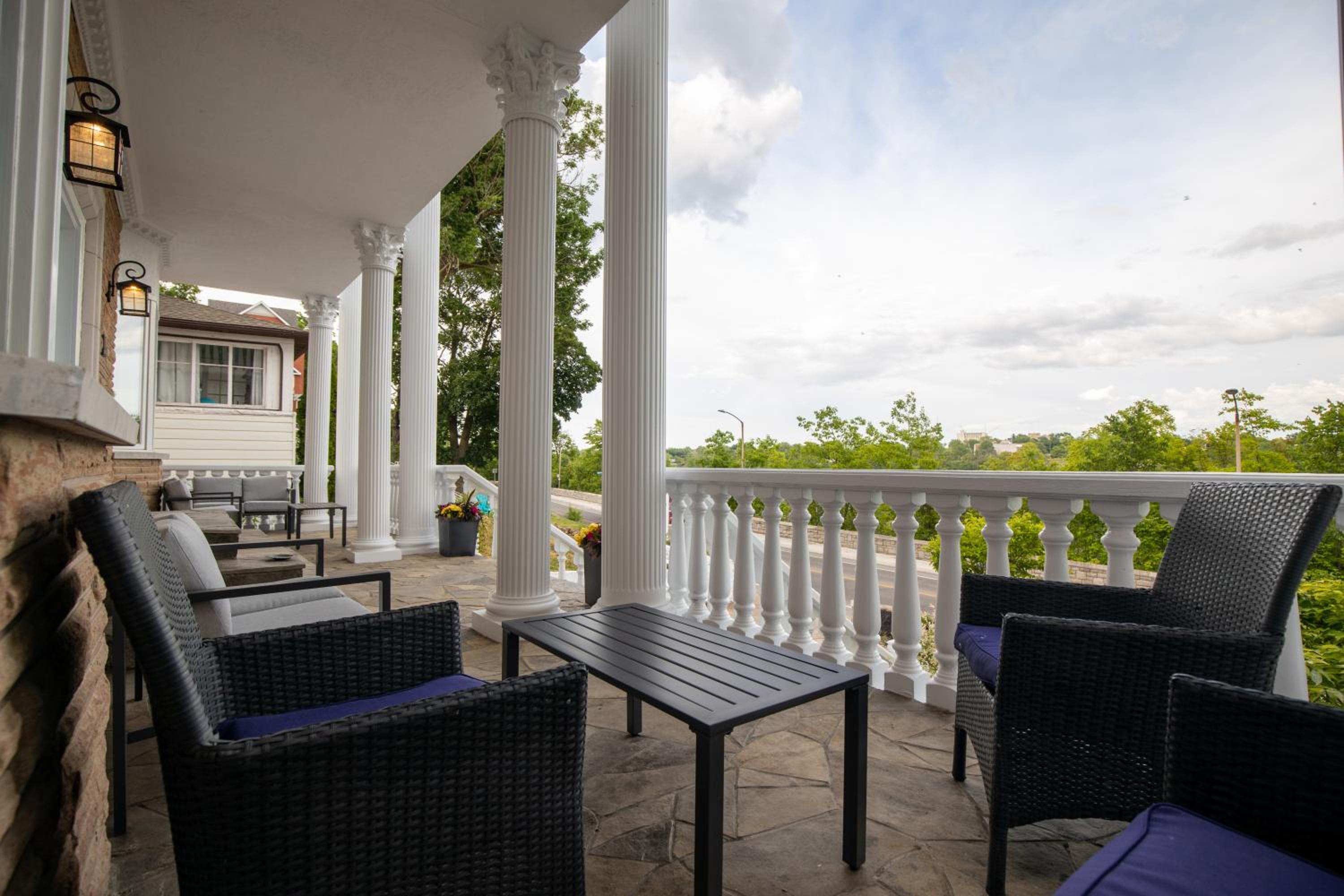Niagara Luxury Suites