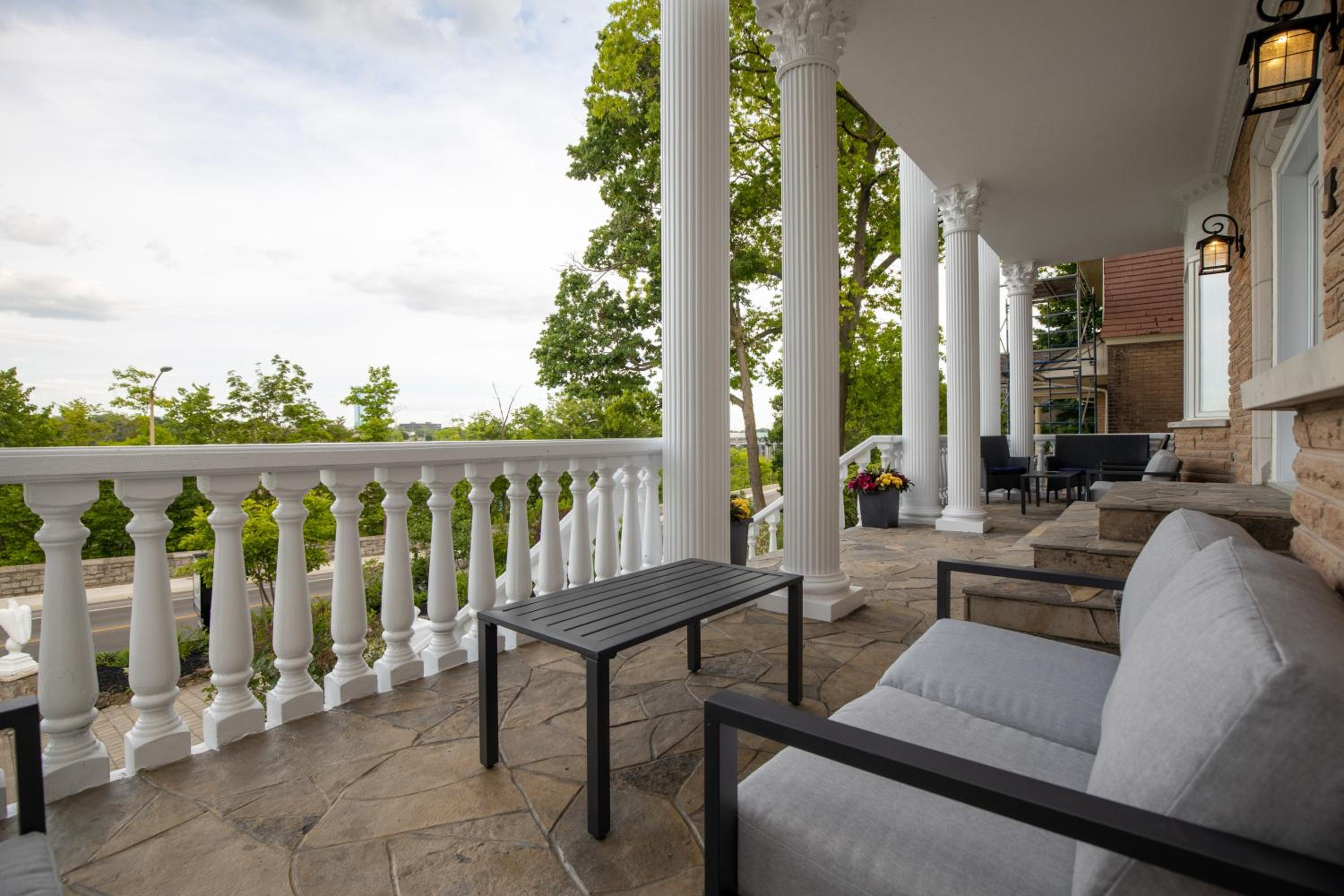 Niagara Luxury Suites