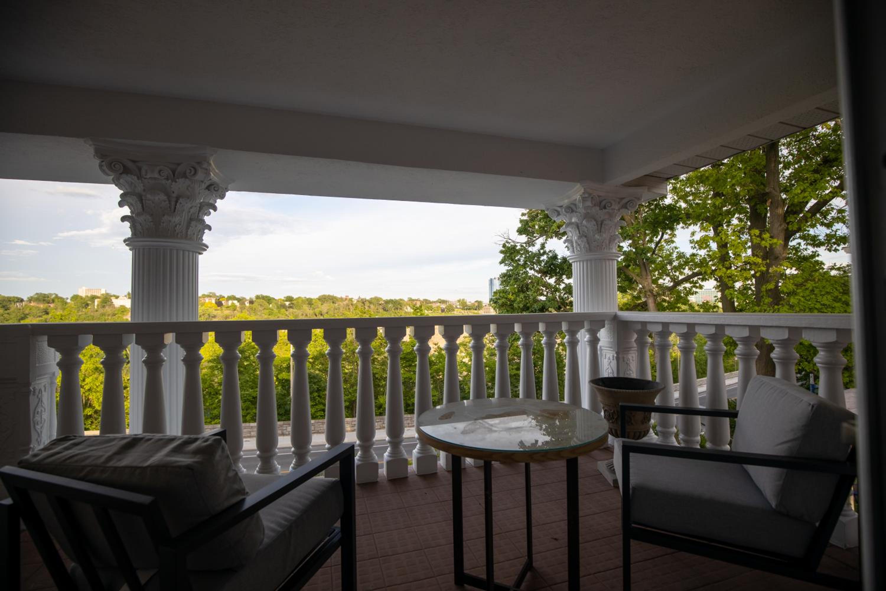 Niagara Luxury Suites