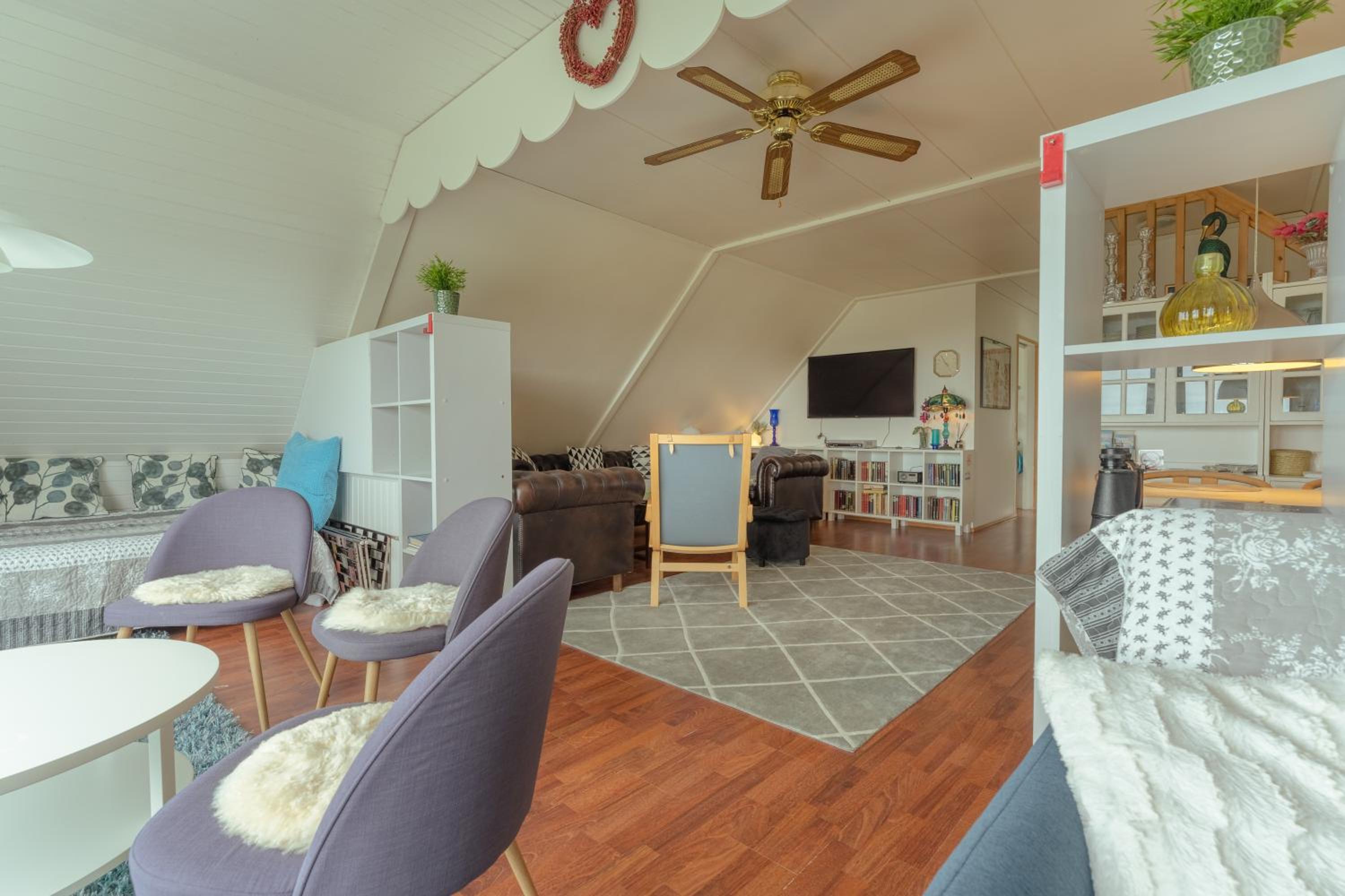 Great 3 BR Loft Apt / Views / Free Parking view 5