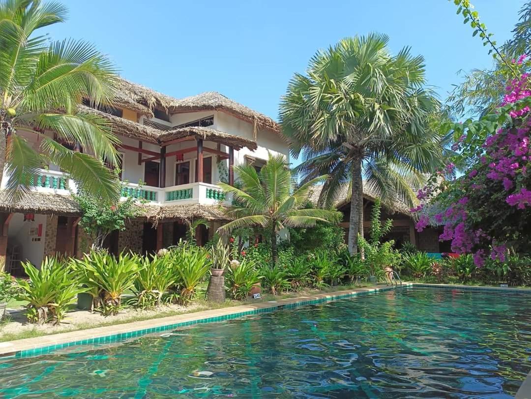 Full Moon Beach Resort