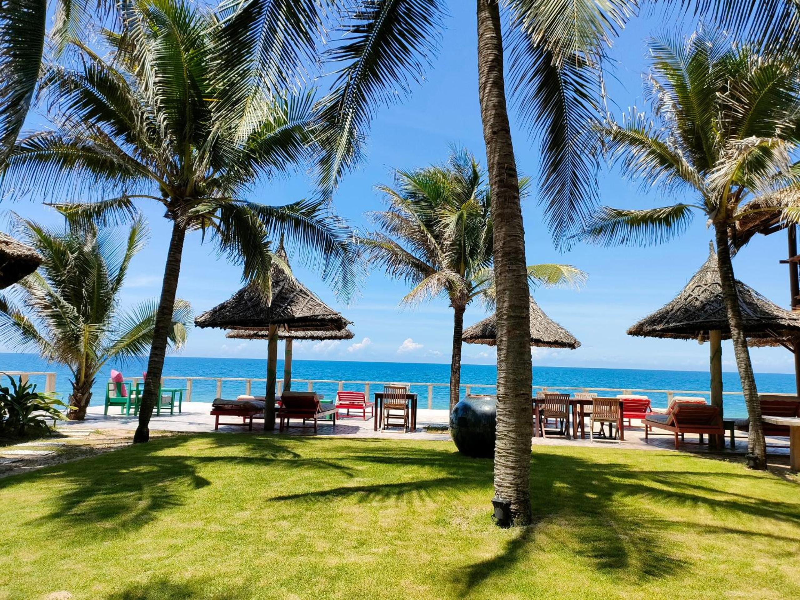 Full Moon Beach Resort