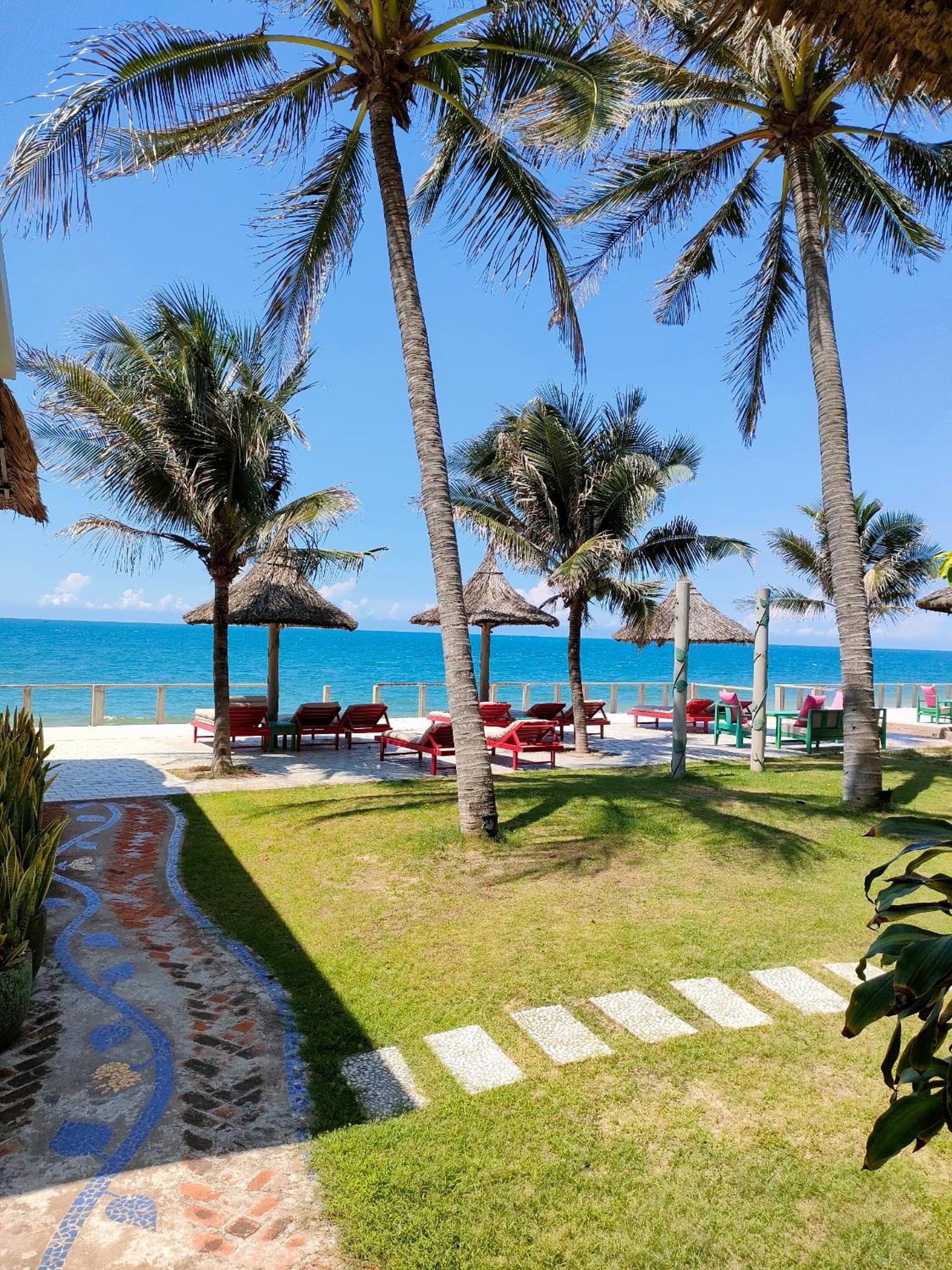 Full Moon Beach Resort