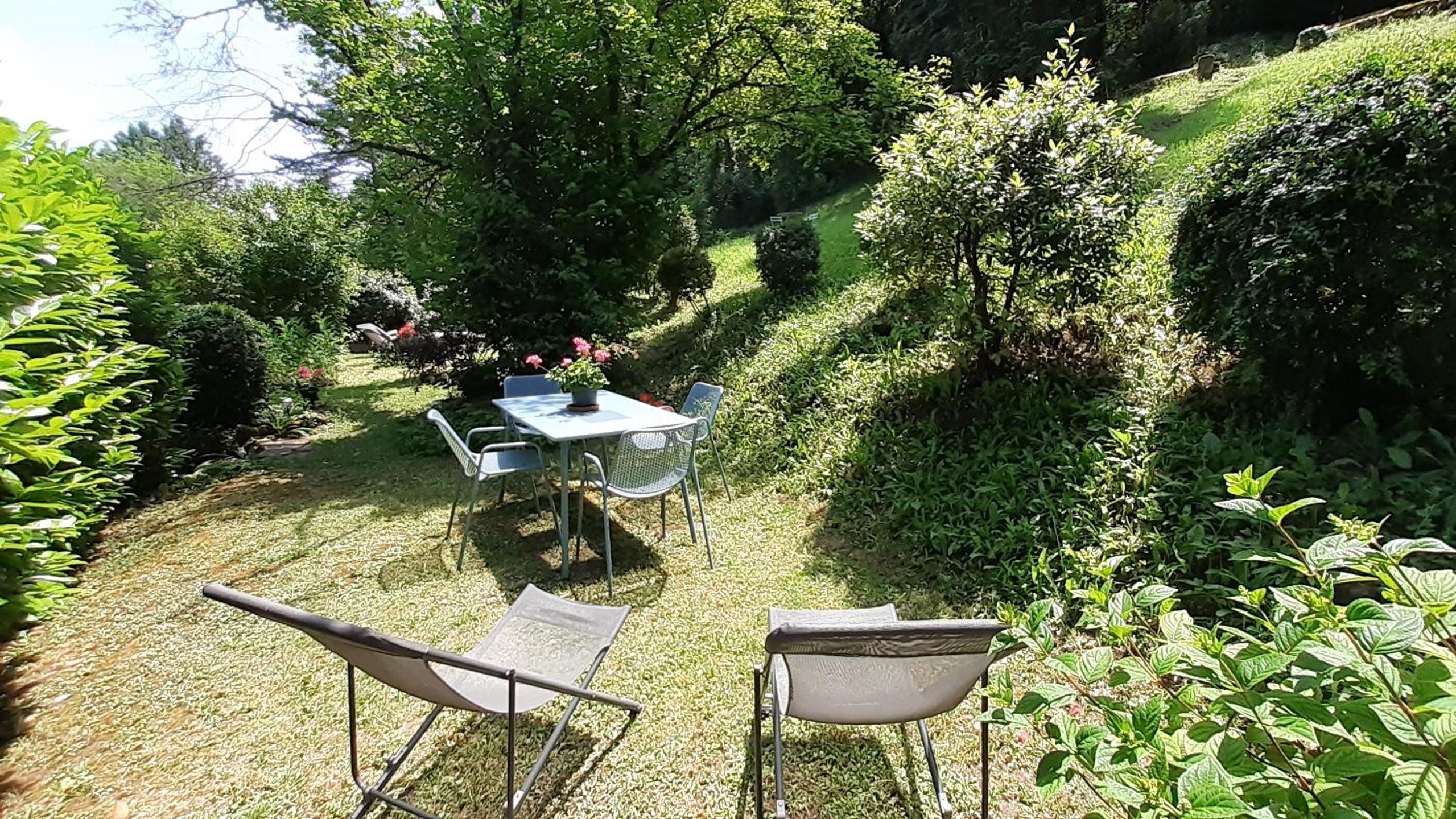 Charme, jardin et vue panoramique en plein coeur de St-Cirq view 4