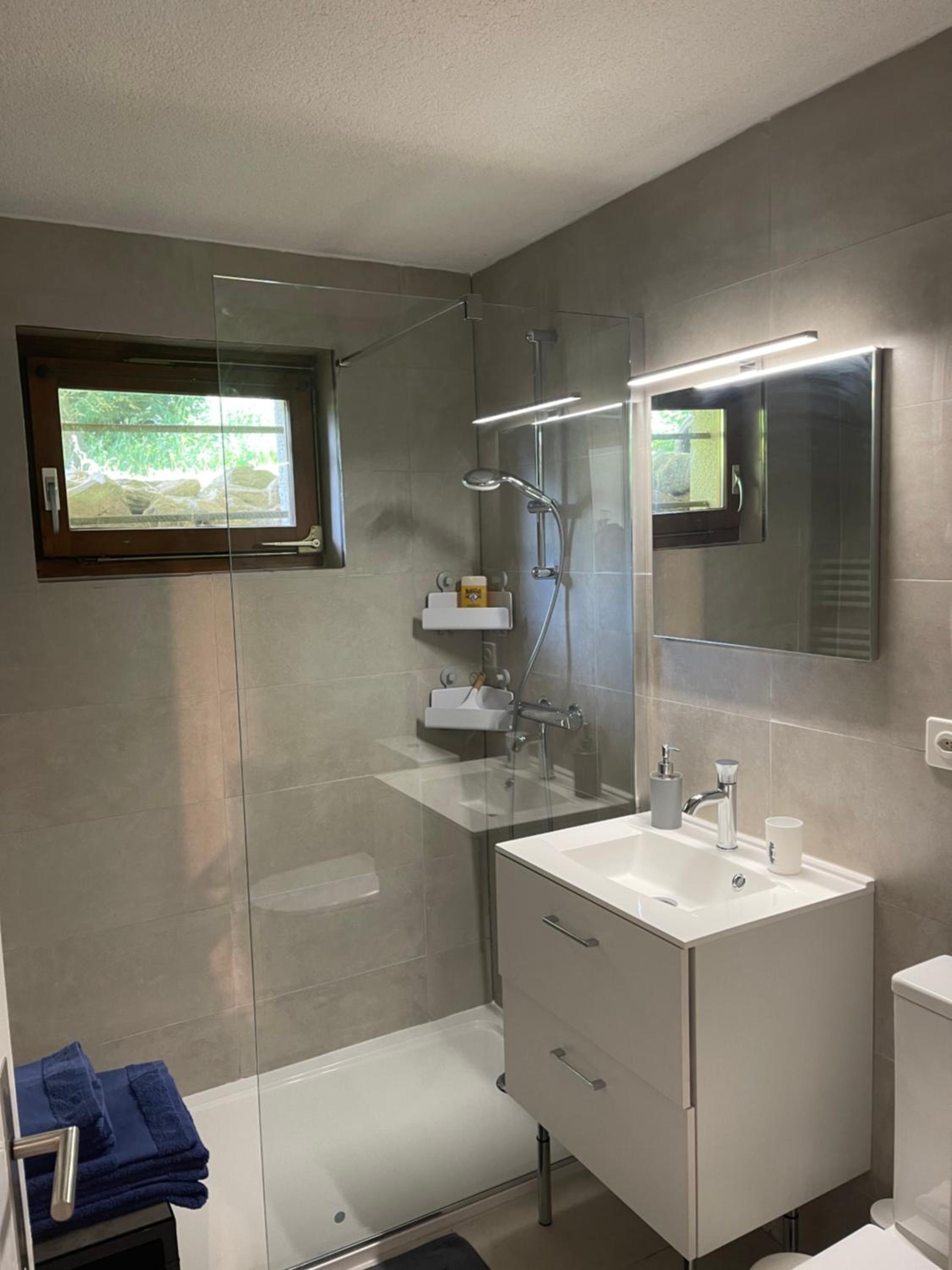 Superbe appartement avec vue et parking gratuit view 5