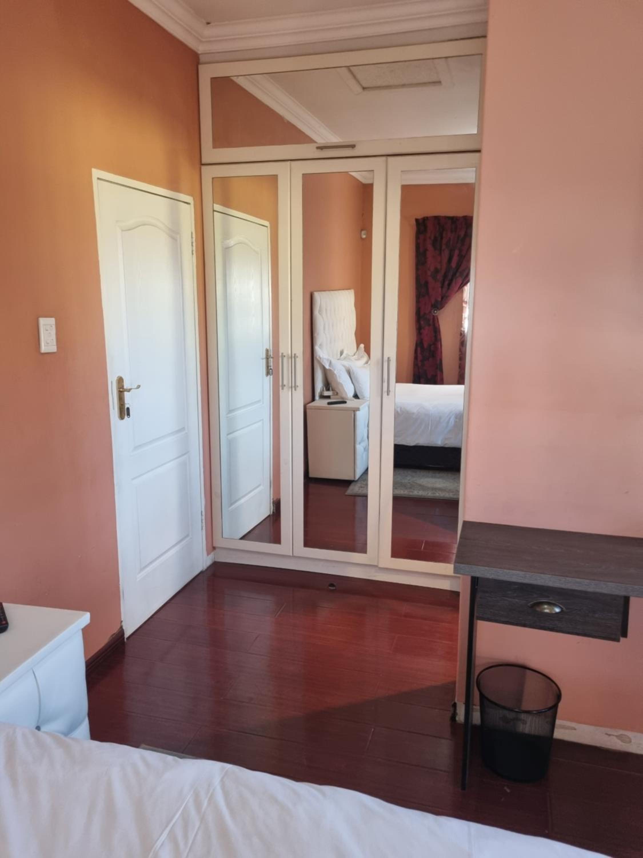 Lalela House Boutique Guesthouse - Free Wifi & Secure Parking