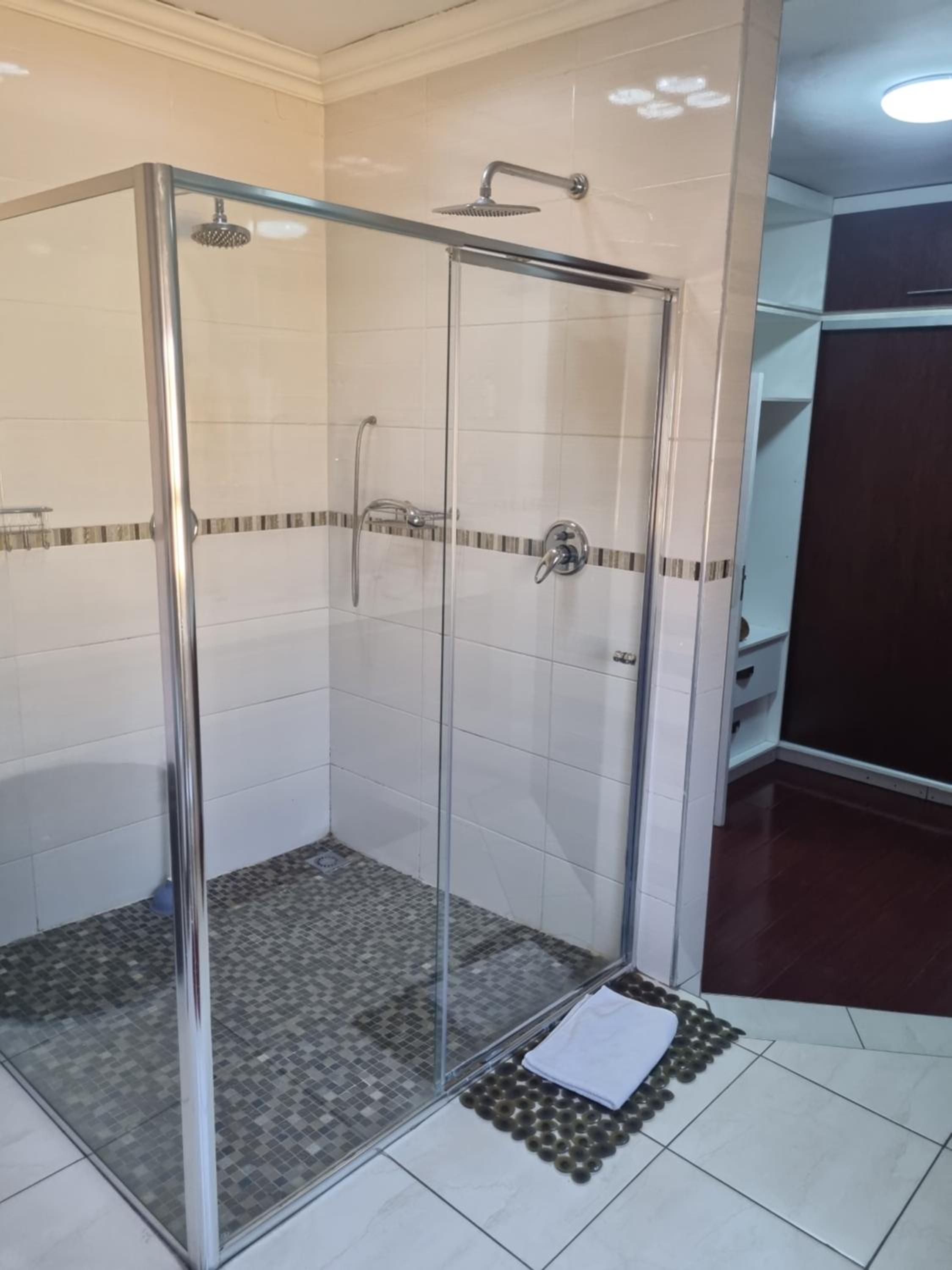 Lalela House Boutique Guesthouse - Free Wifi & Secure Parking
