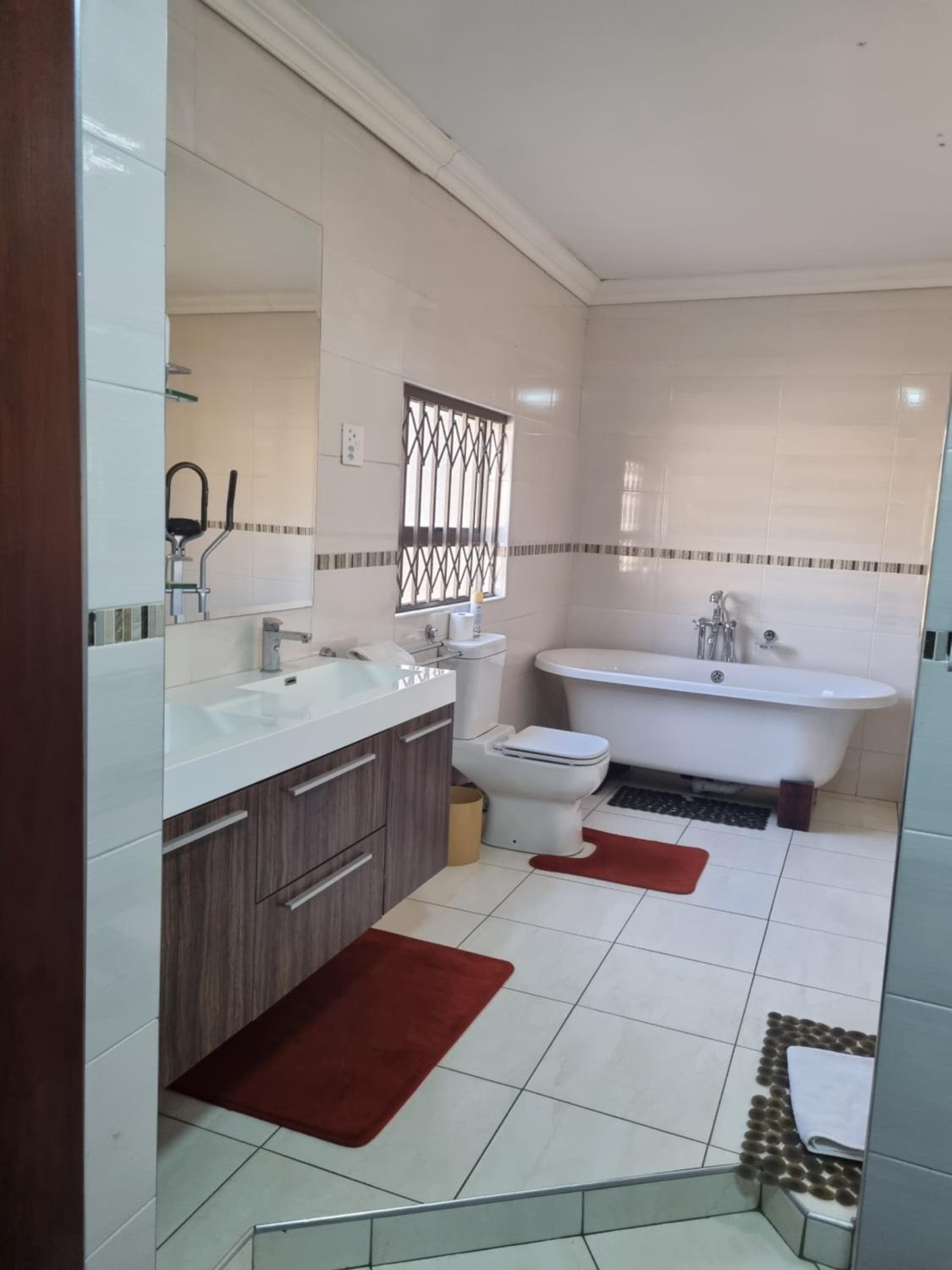 Lalela House Boutique Guesthouse - Free Wifi & Secure Parking