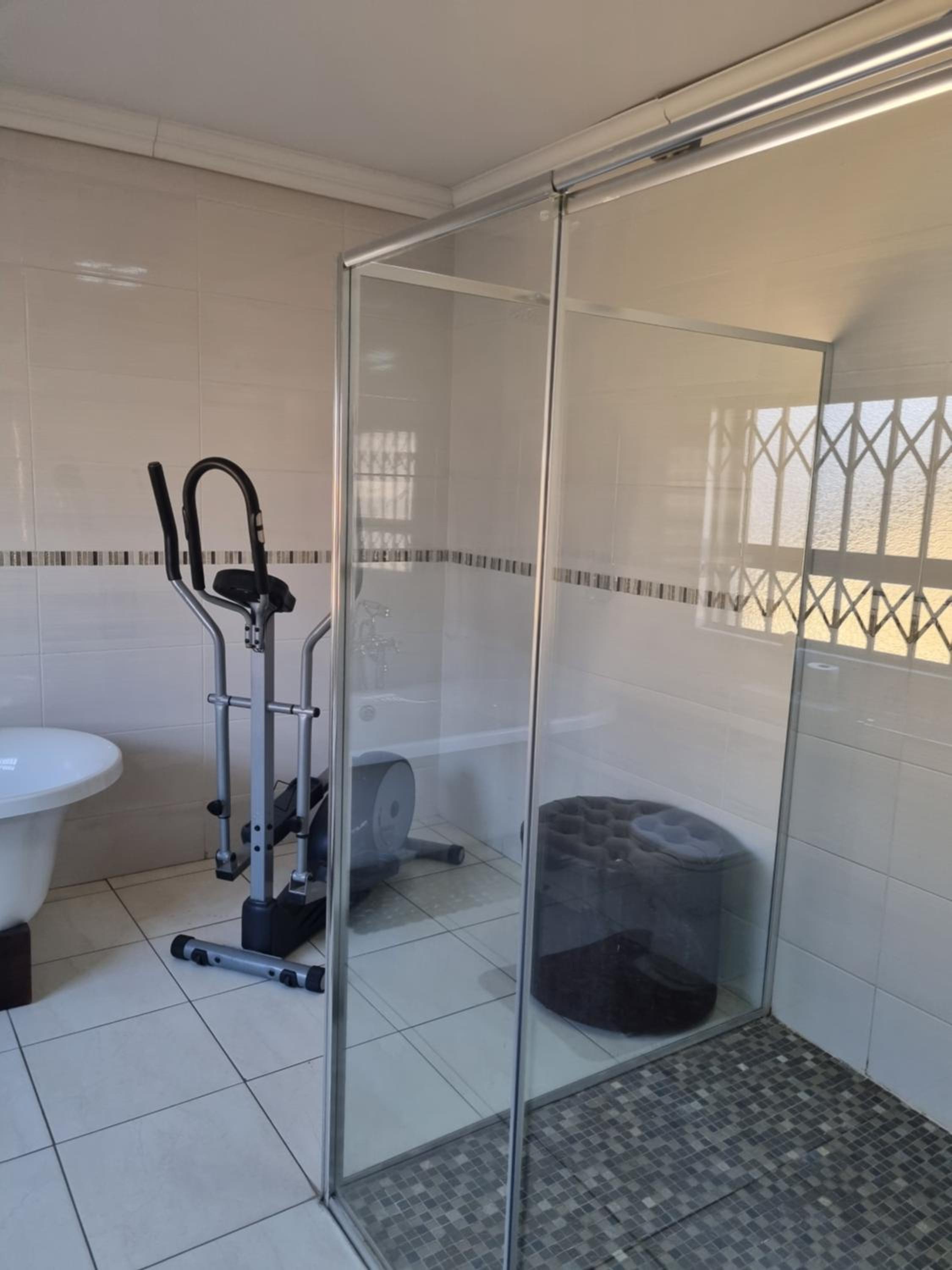 Lalela House Boutique Guesthouse - Free Wifi & Secure Parking
