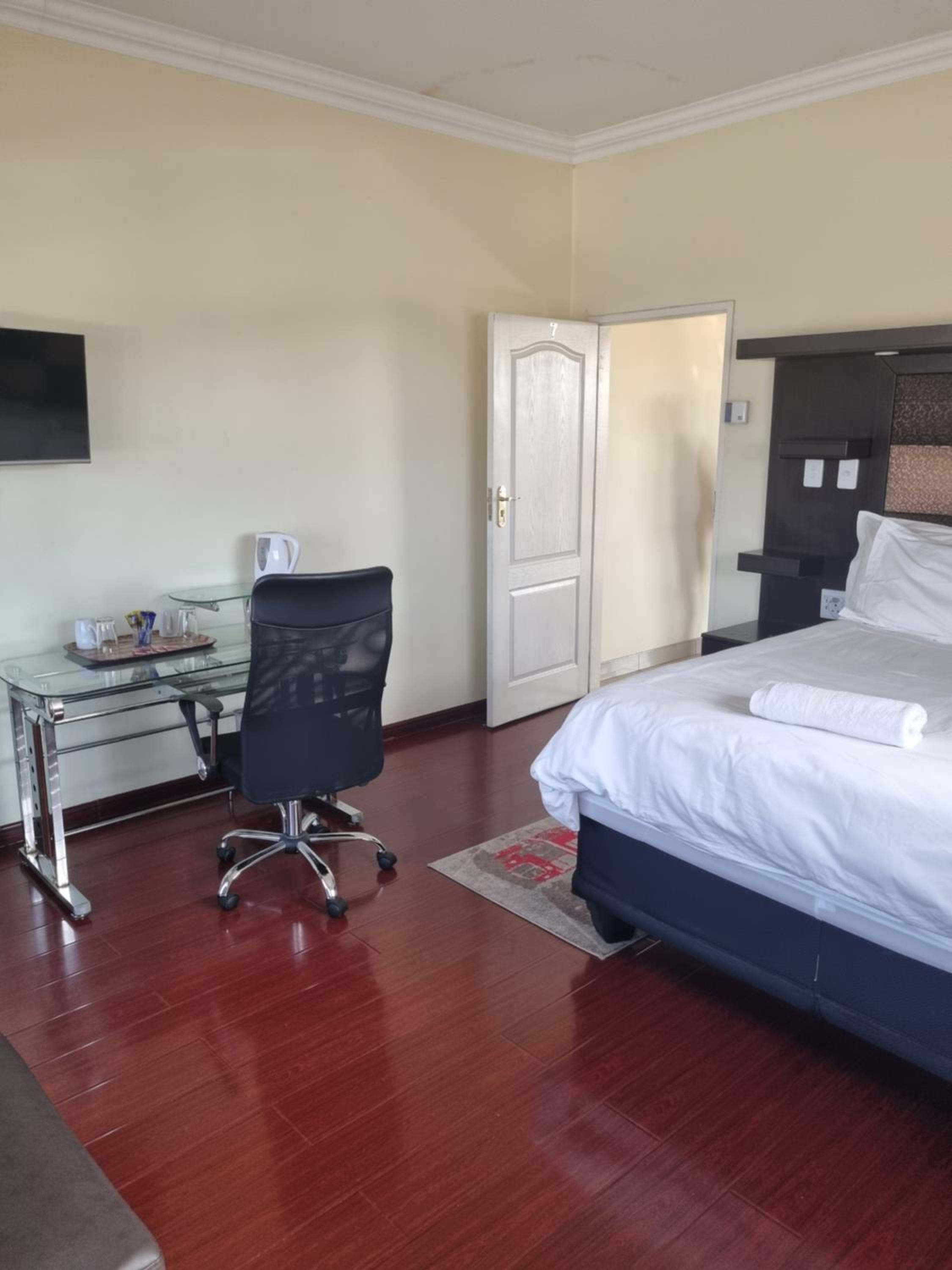 Lalela House Boutique Guesthouse - Free Wifi & Secure Parking