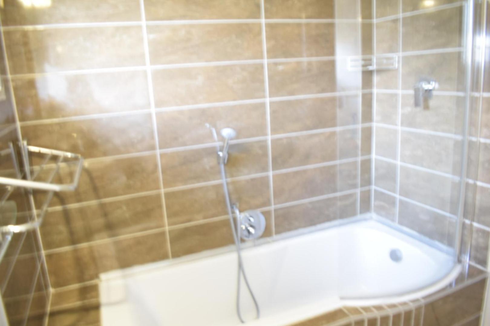 Lalela House Boutique Guesthouse - Free Wifi & Secure Parking