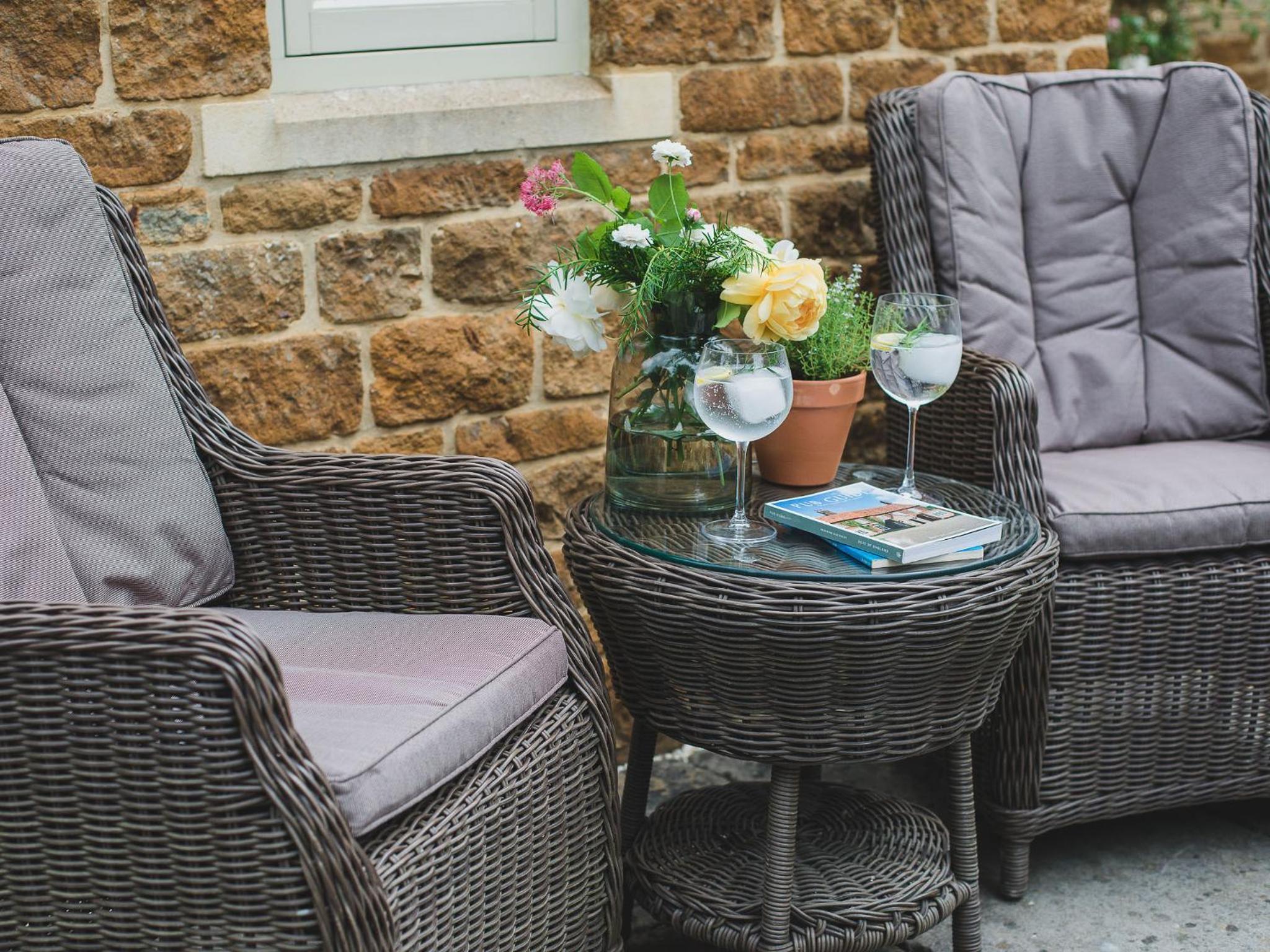 Climbing Rose Cottage - Dog Friendly - Peaceful Cotswold Cottage view 4