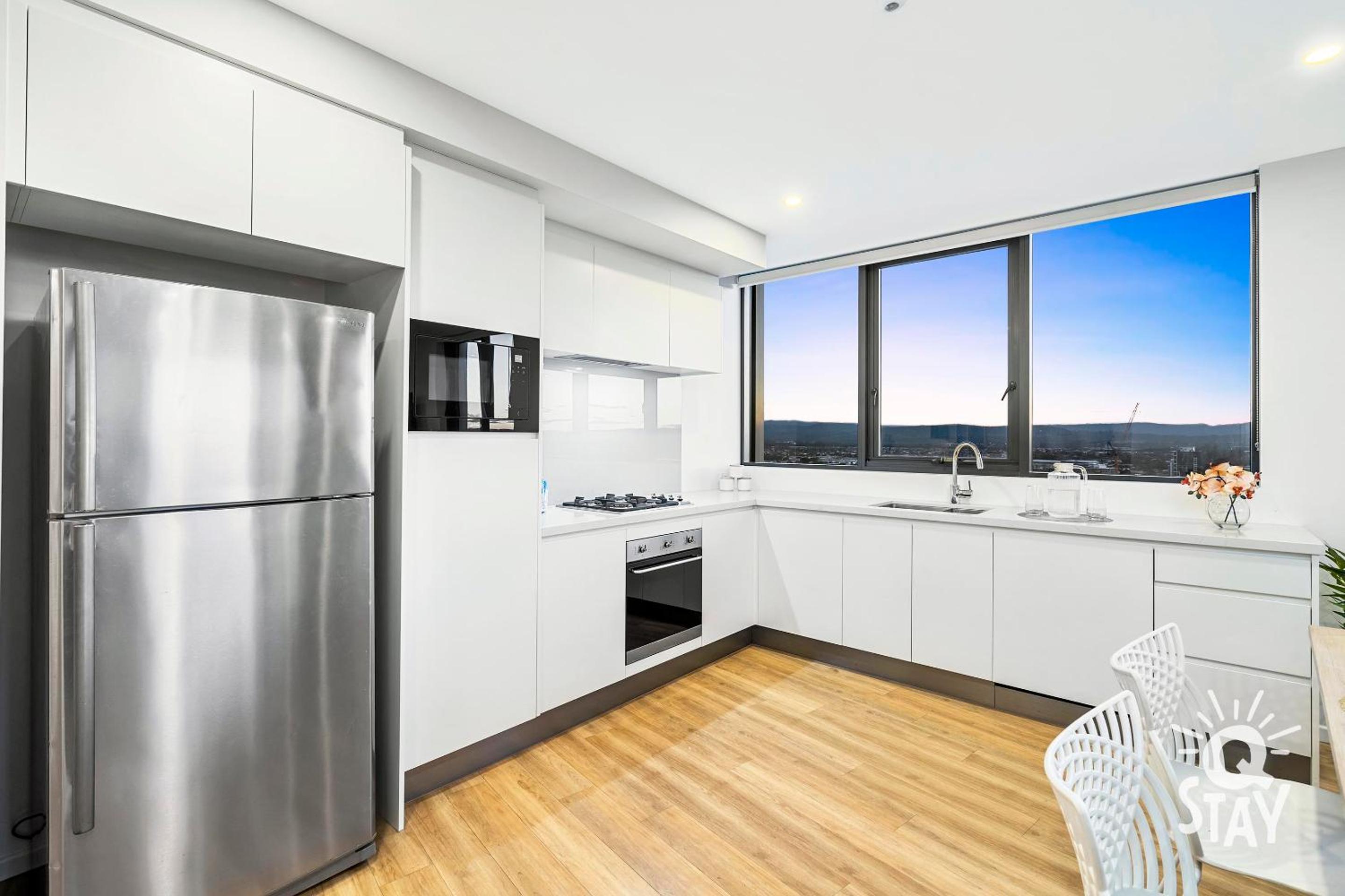 Ruby - 3 Bedroom Family Apartment with Views!