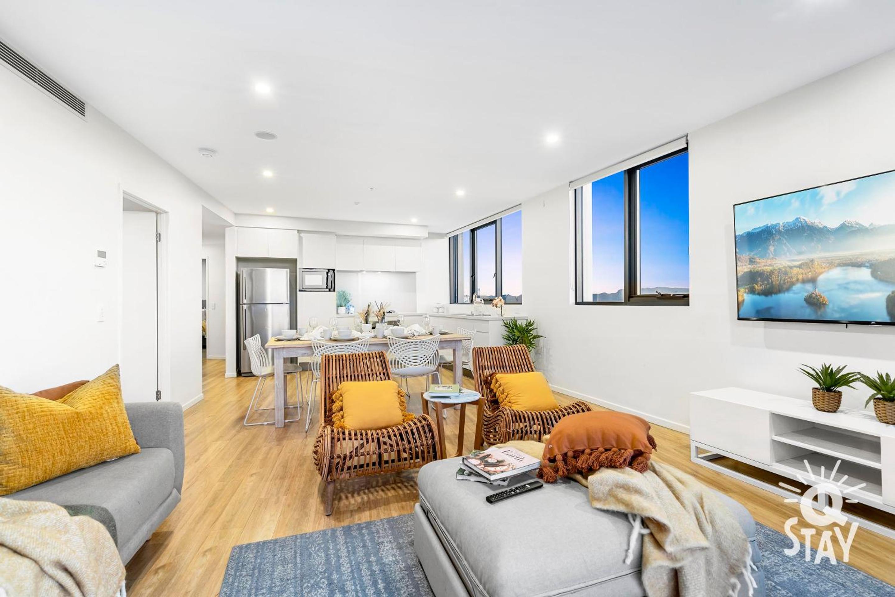 Ruby - 3 Bedroom Family Apartment with Views!
