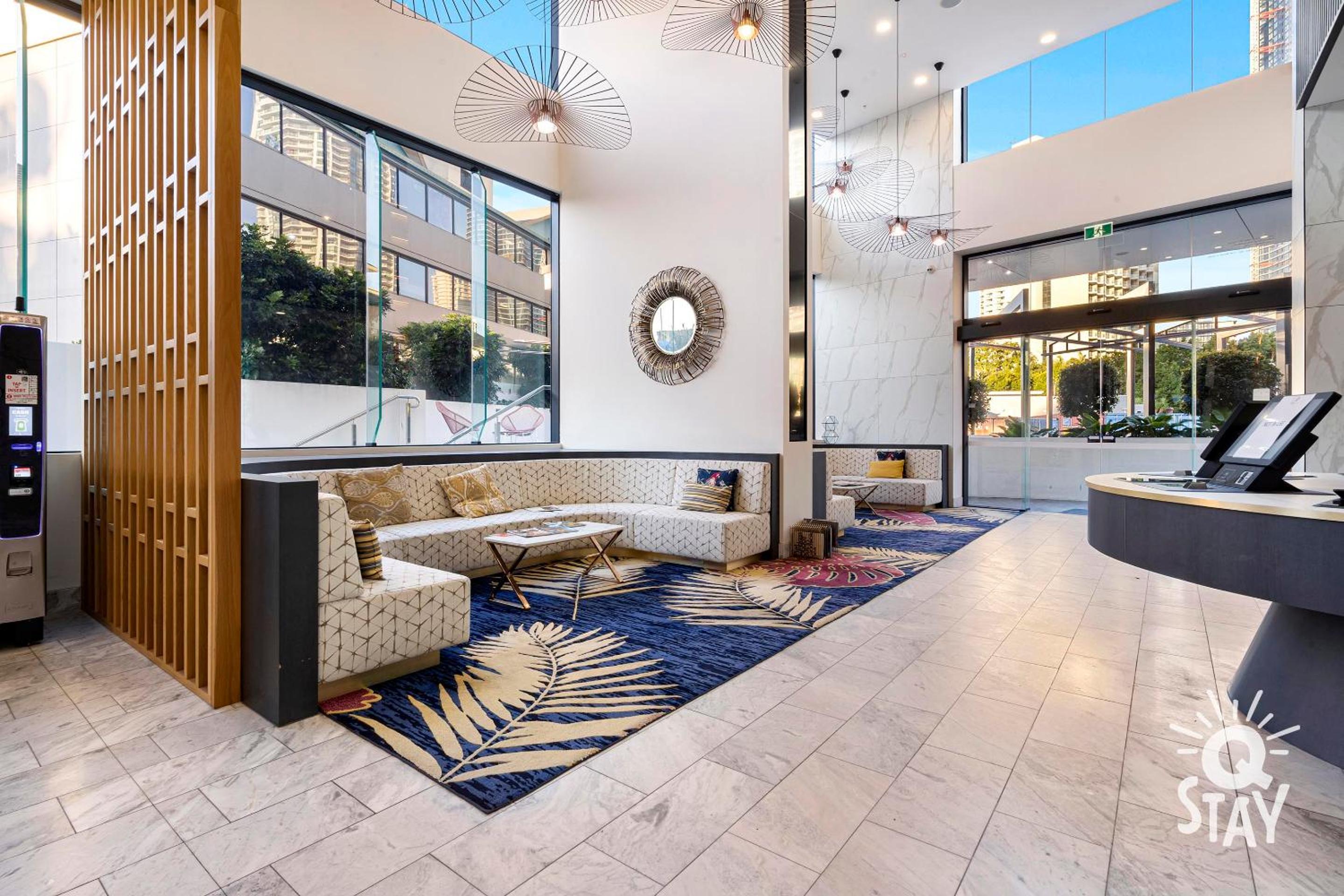 Ruby - 3 Bedroom Family Apartment with Views!