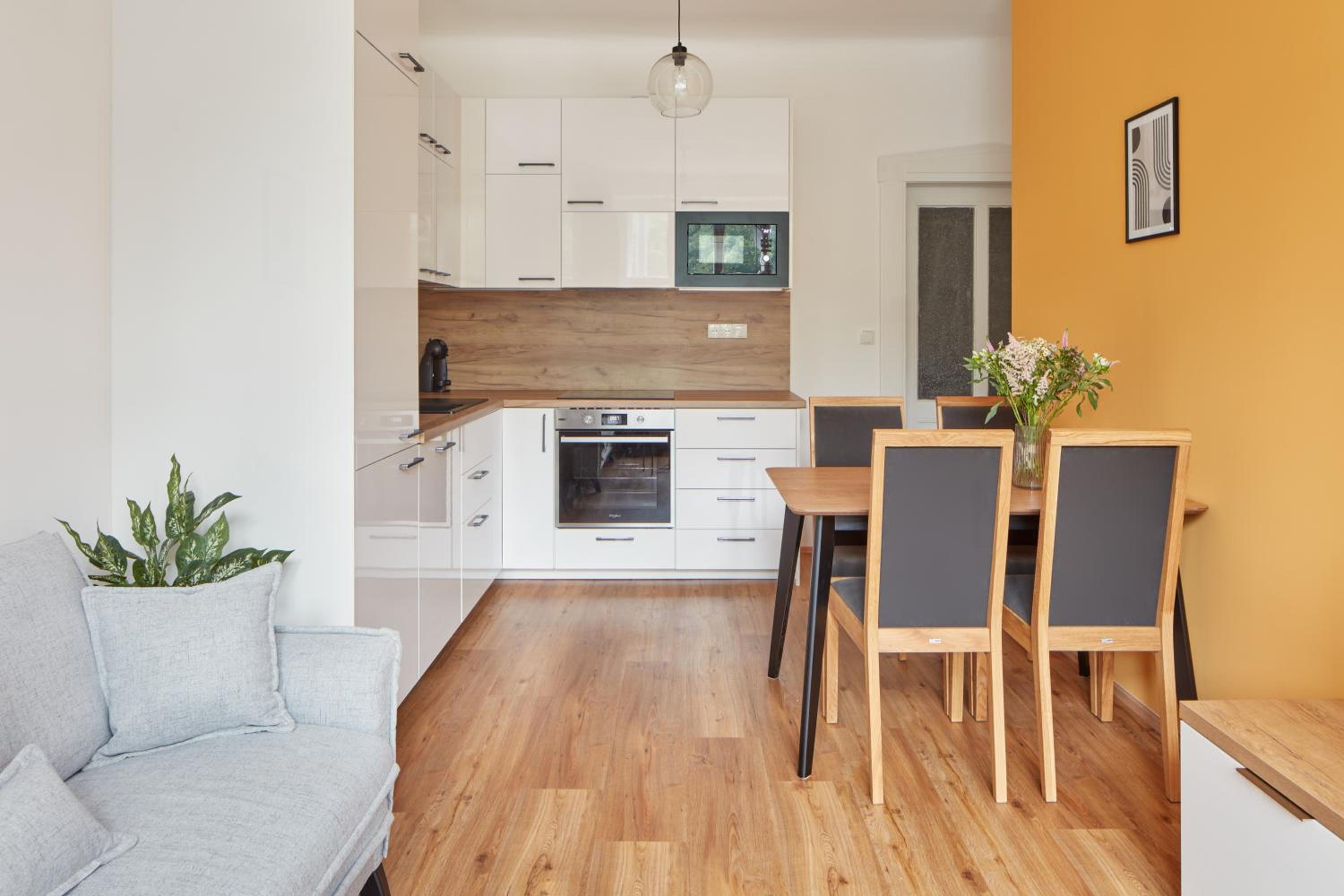 Prague Days - Modern Apartments w Easy City Access
