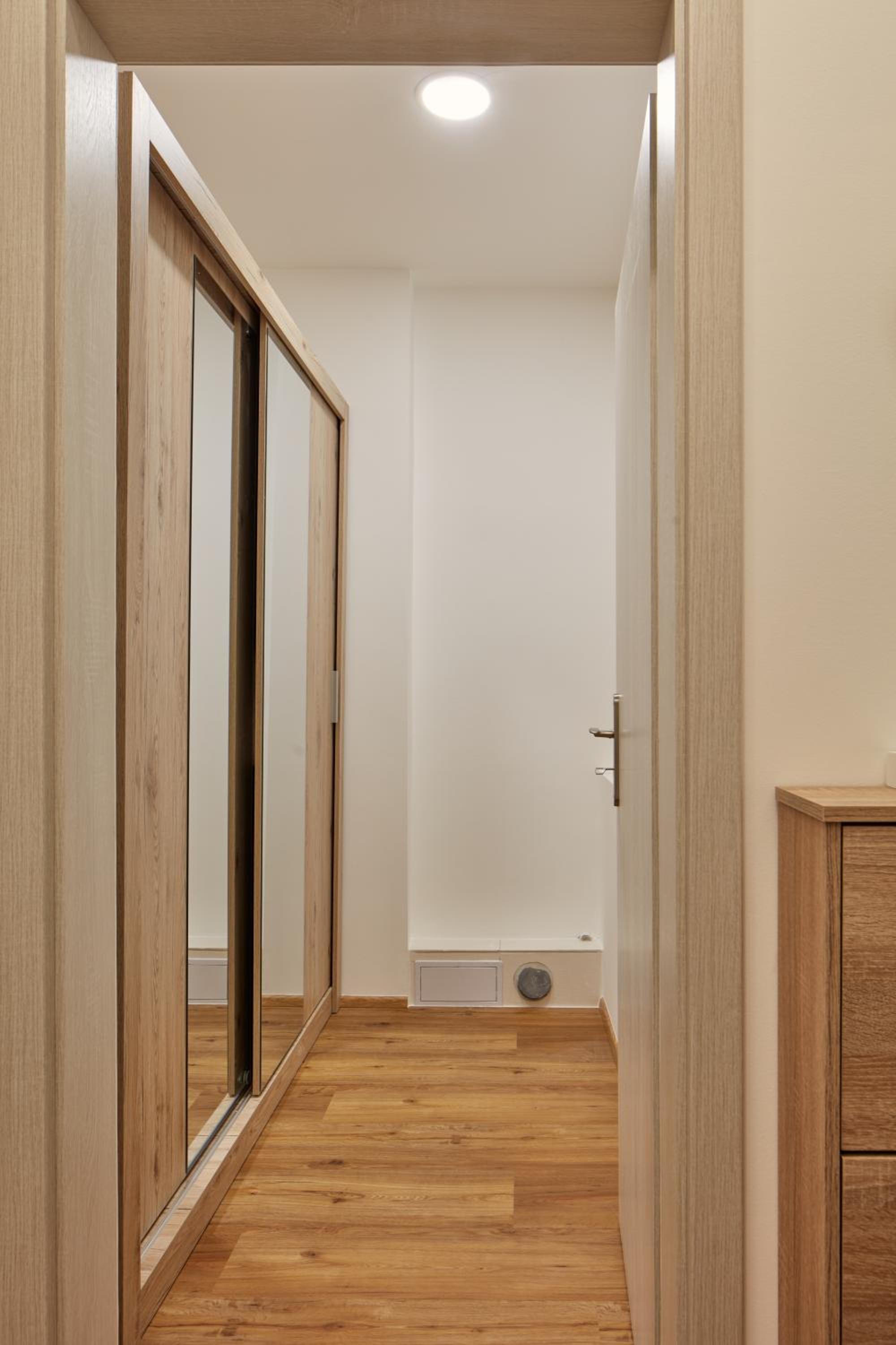 Prague Days - Modern Apartments w Easy City Access