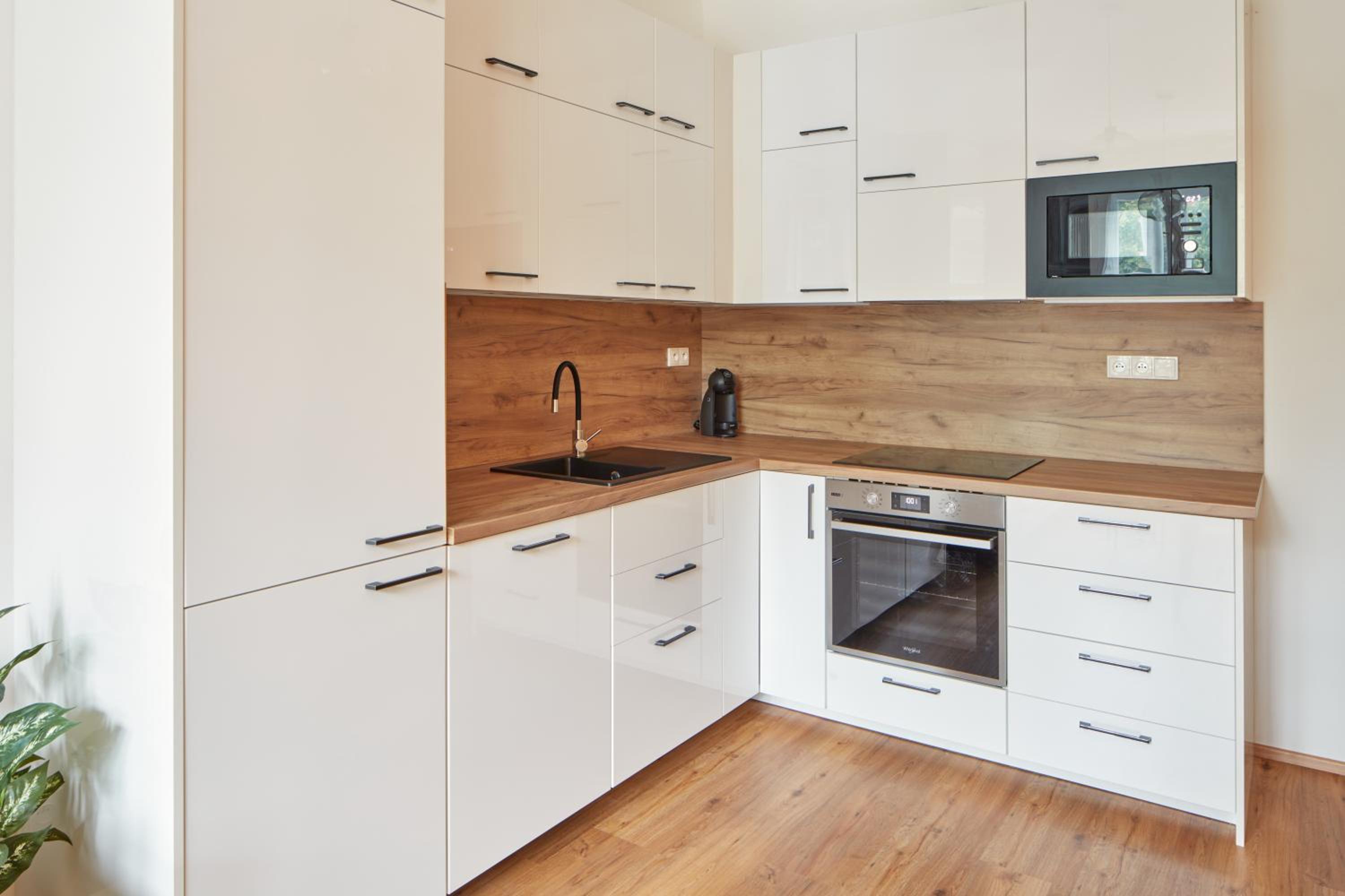 Prague Days - Modern Apartments w Easy City Access