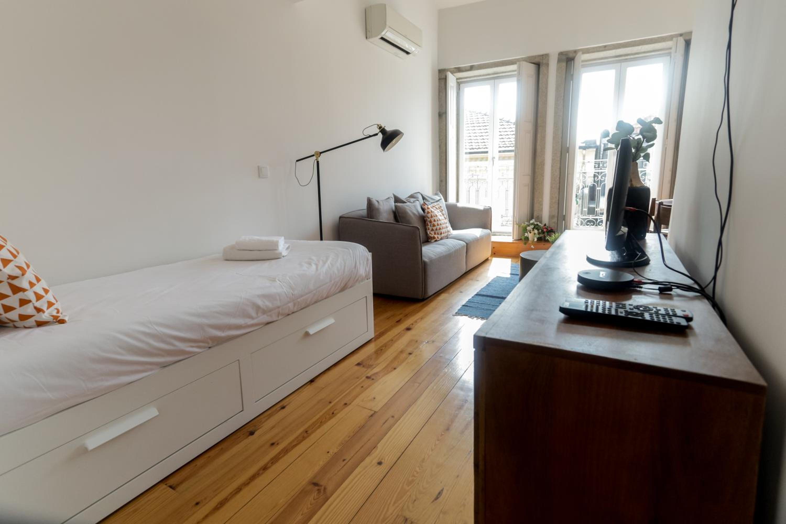 Loft Martires da Liberdade by Porto City Hosts view 4