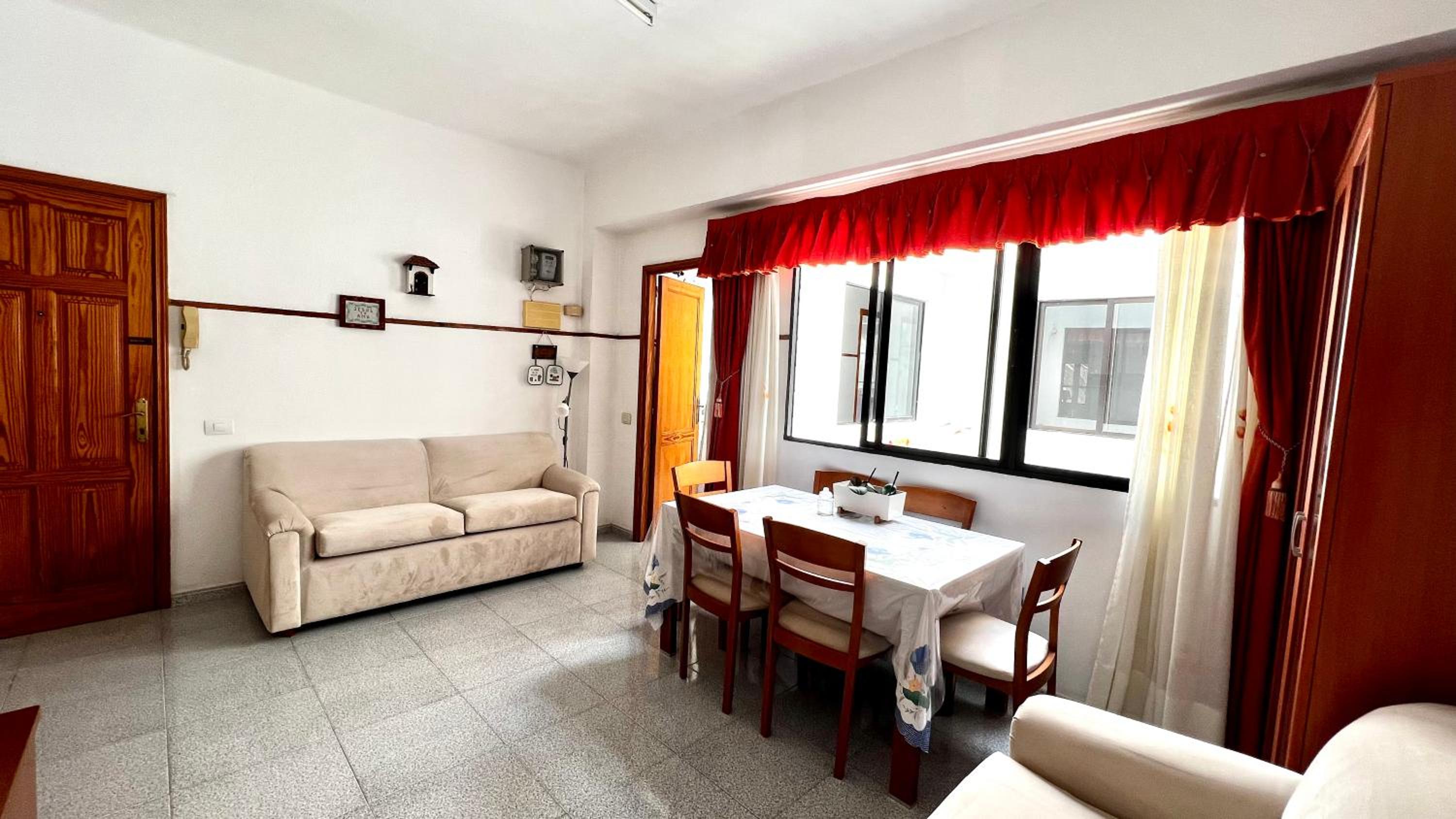 Central, quiet and comfortable room, breakfast view 4