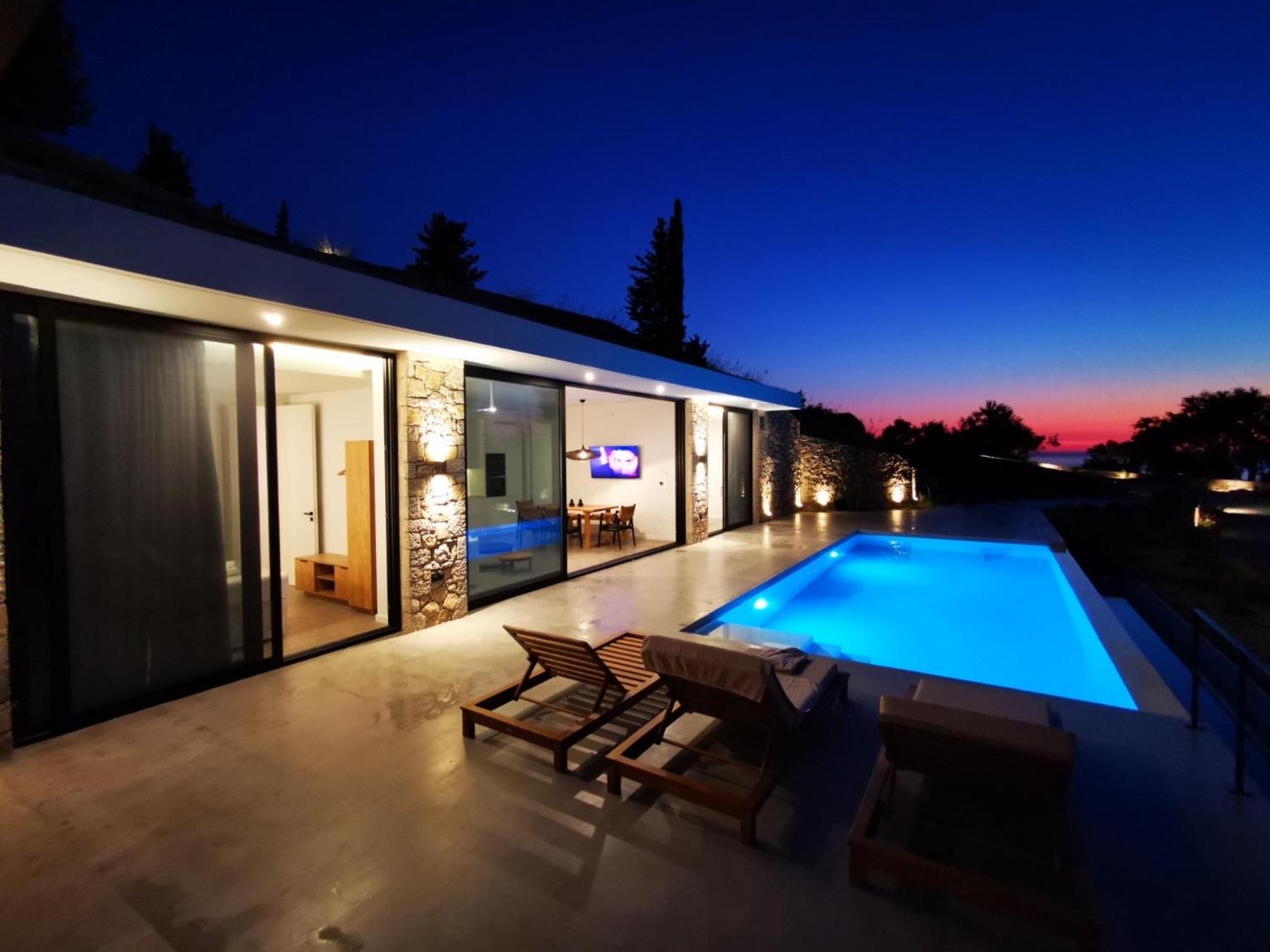 Mandevilla Hillside Luxury Villas view 4