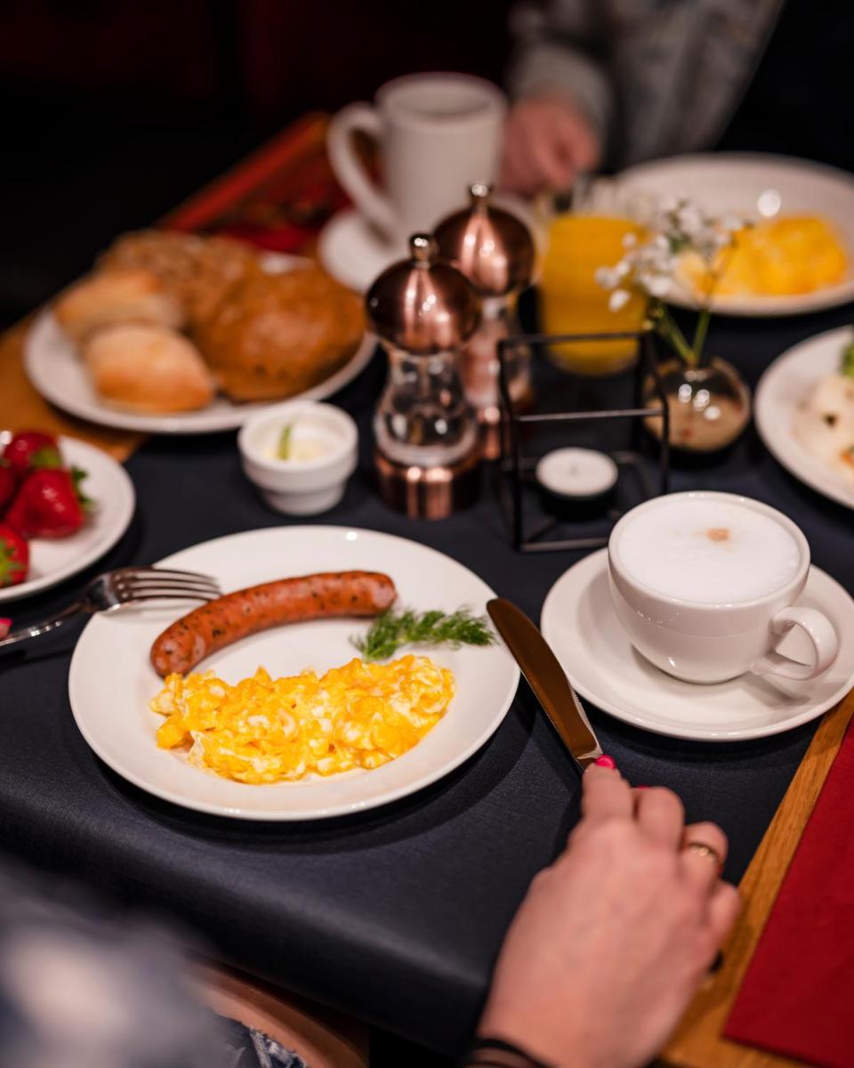 breakfast buffet