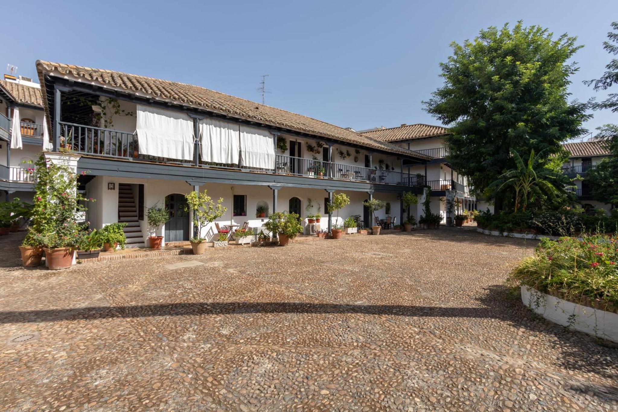 Conde Central Courtyard by Valcambre