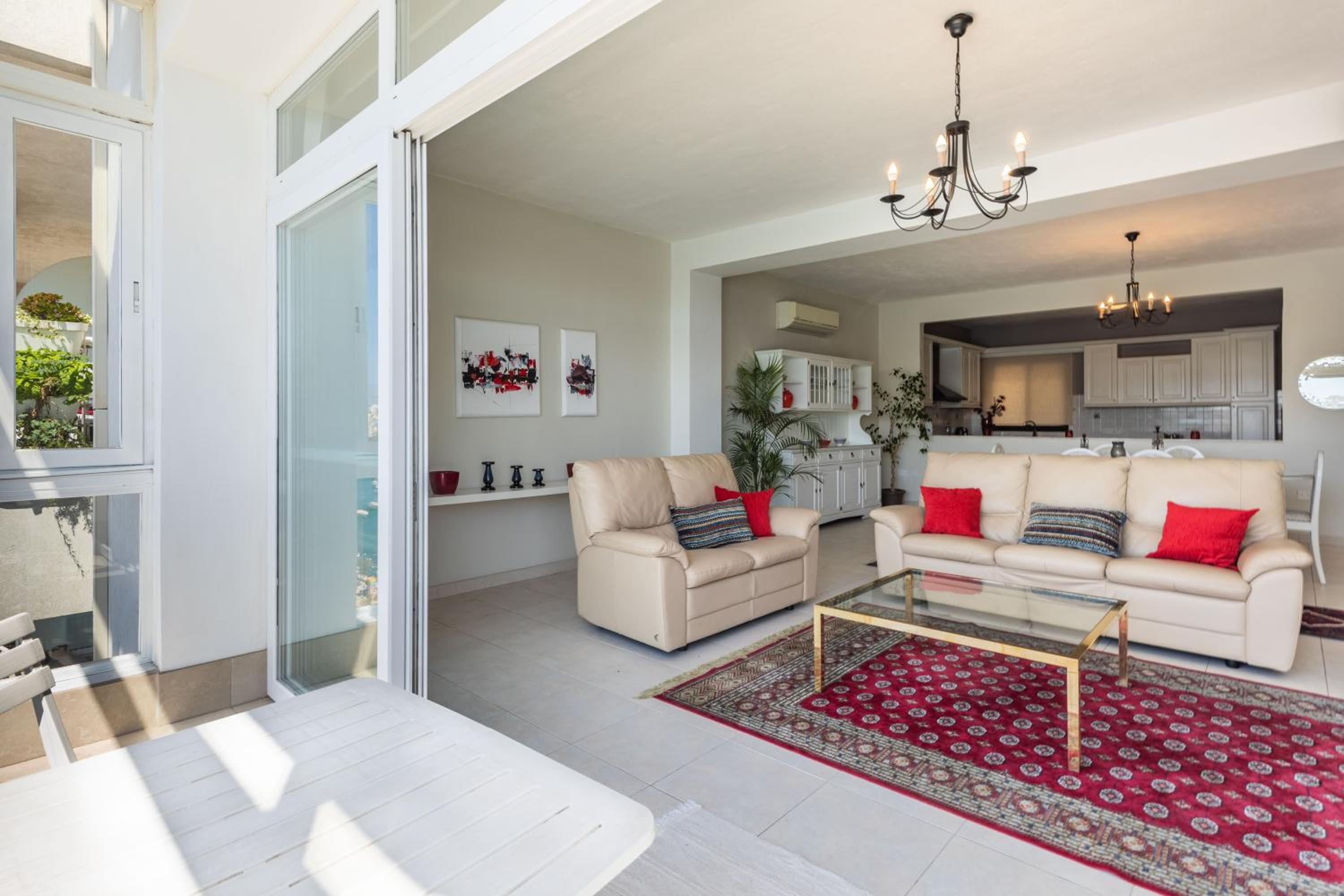 Stunning - Seafront 3-Bedroom 6th Floor view 3