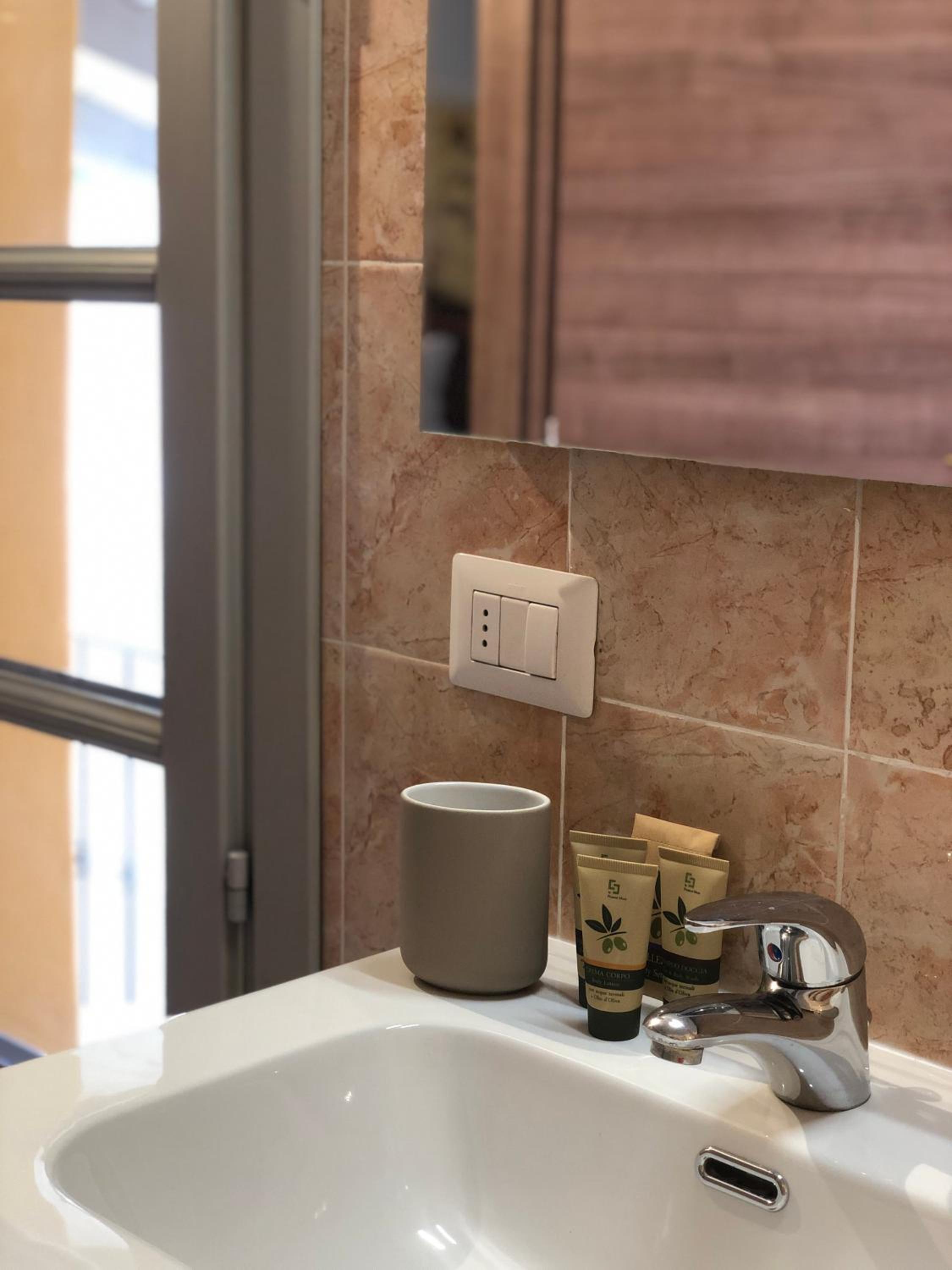 DA PARDIS via Broseta en Bergamo — bathroom