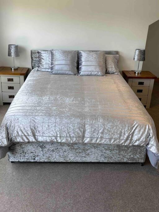 Very Large lovely double room loft apartment view 3