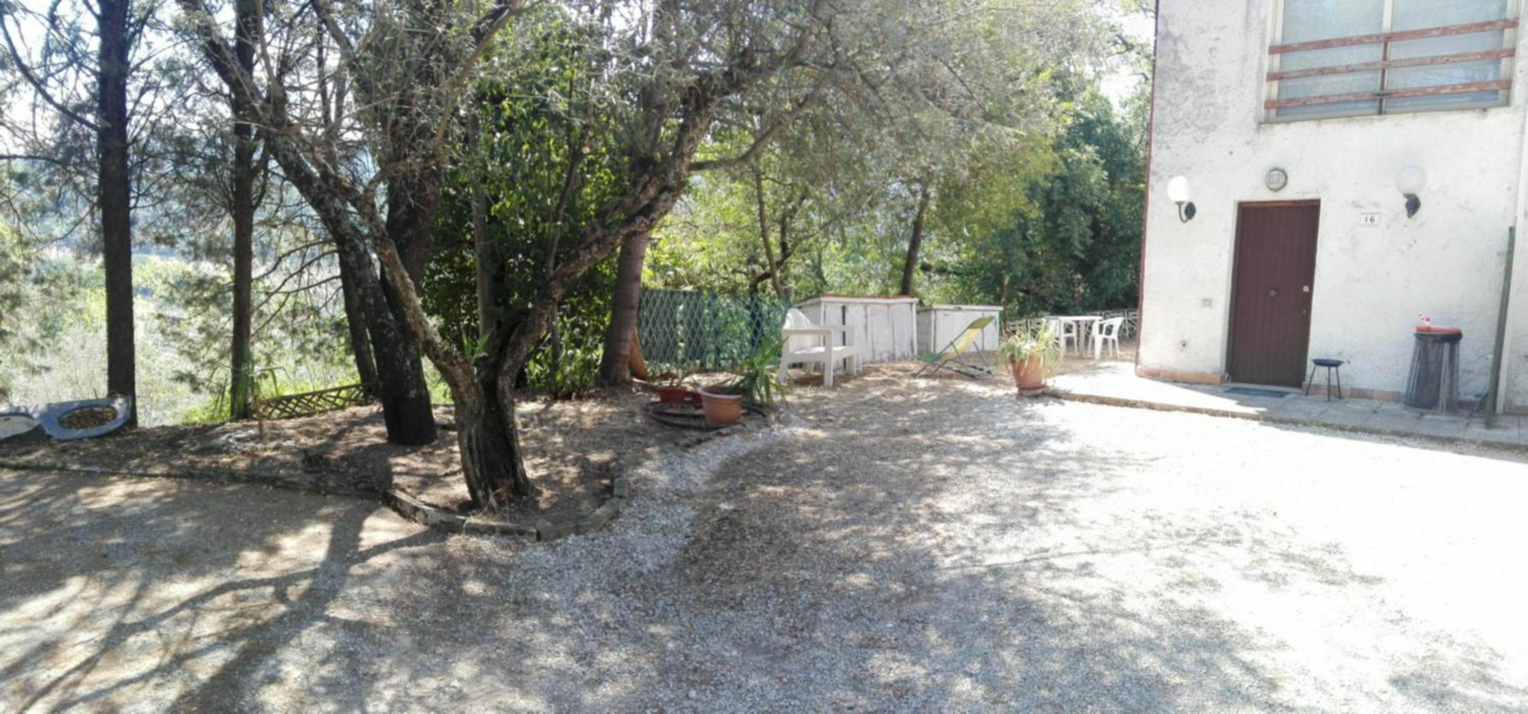 Casa nel Verde en Terni — parking