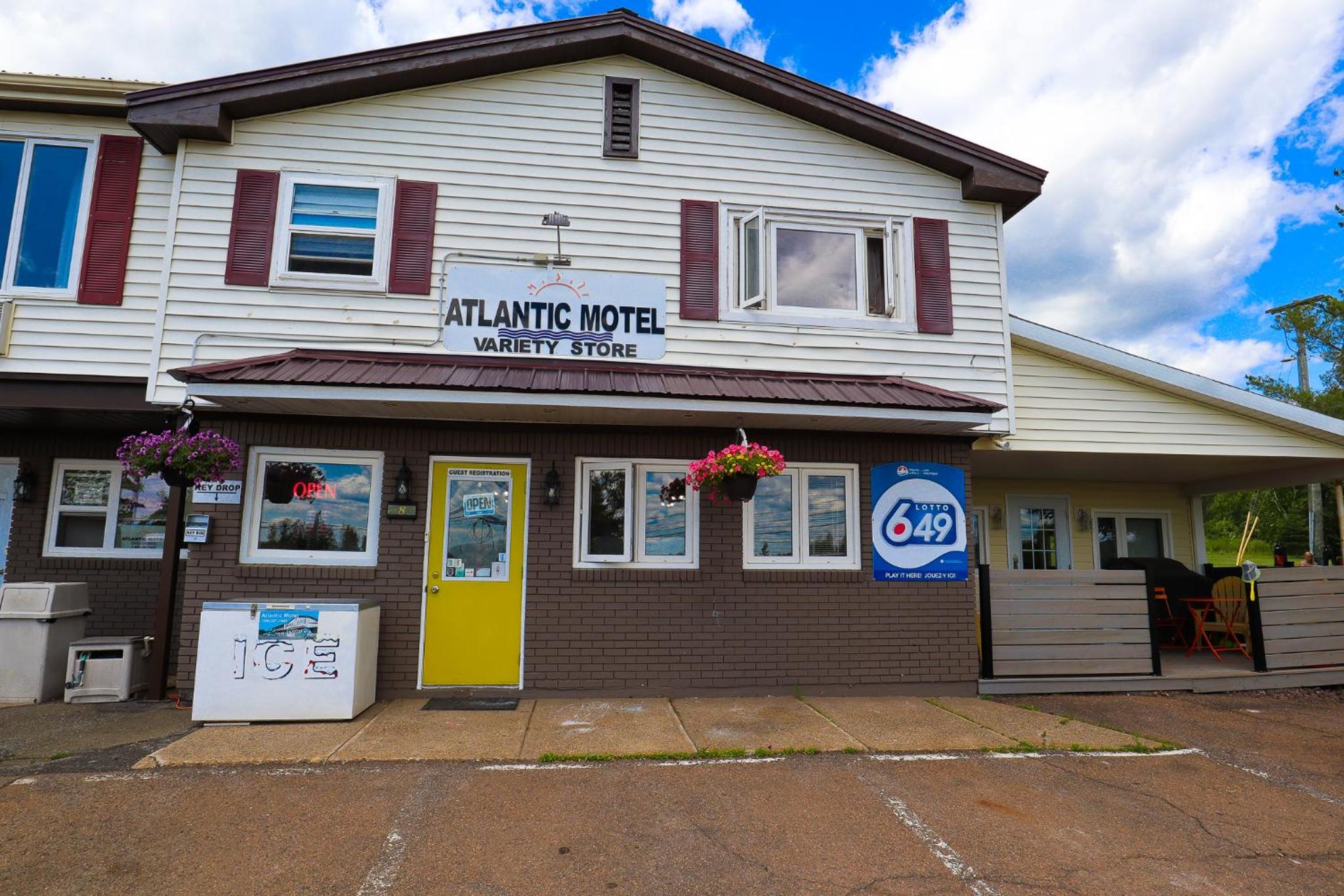 Atlantic Motel - Image 2