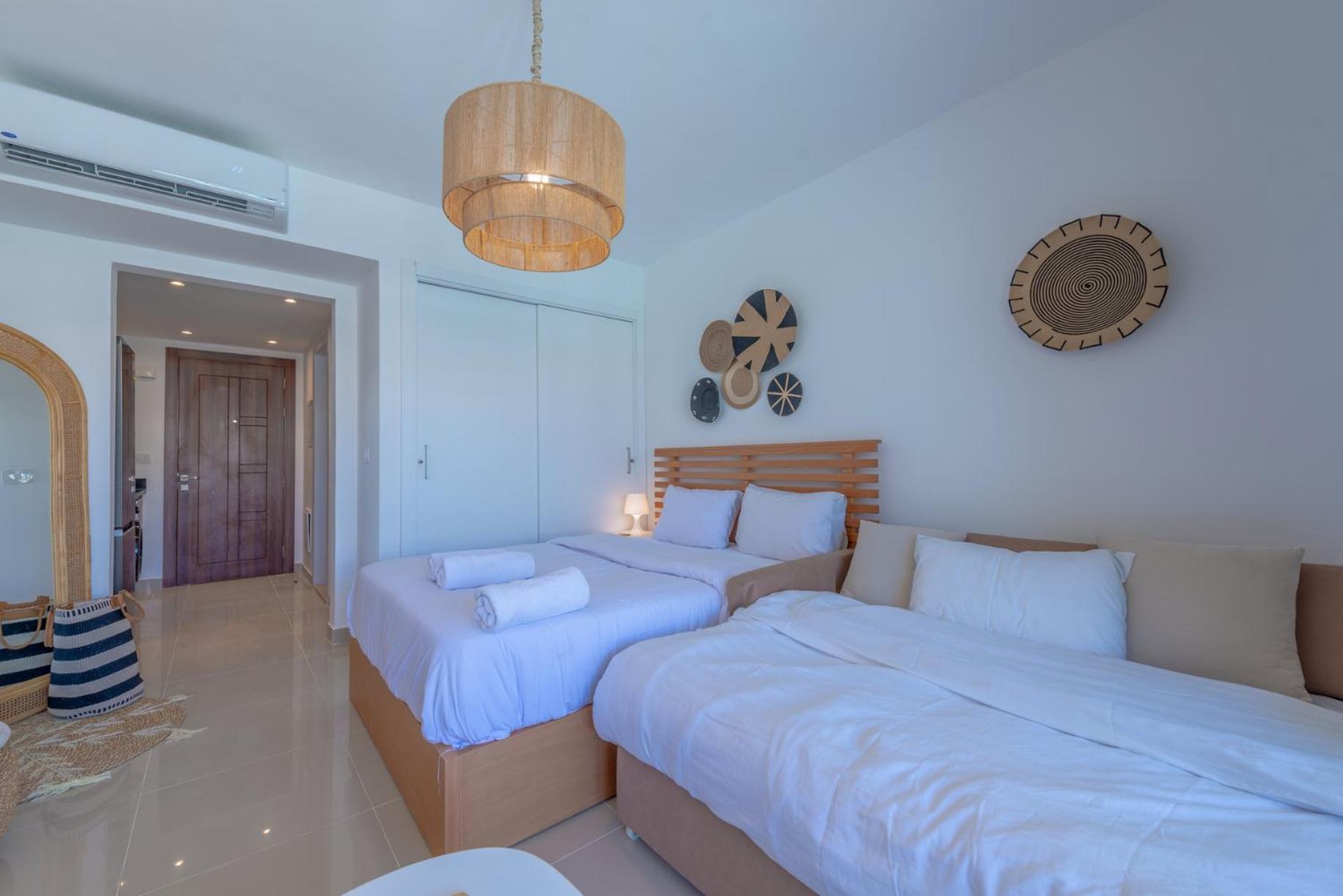 Boho-Chic Studio Apartment in G-Cribs, Pool View view 5