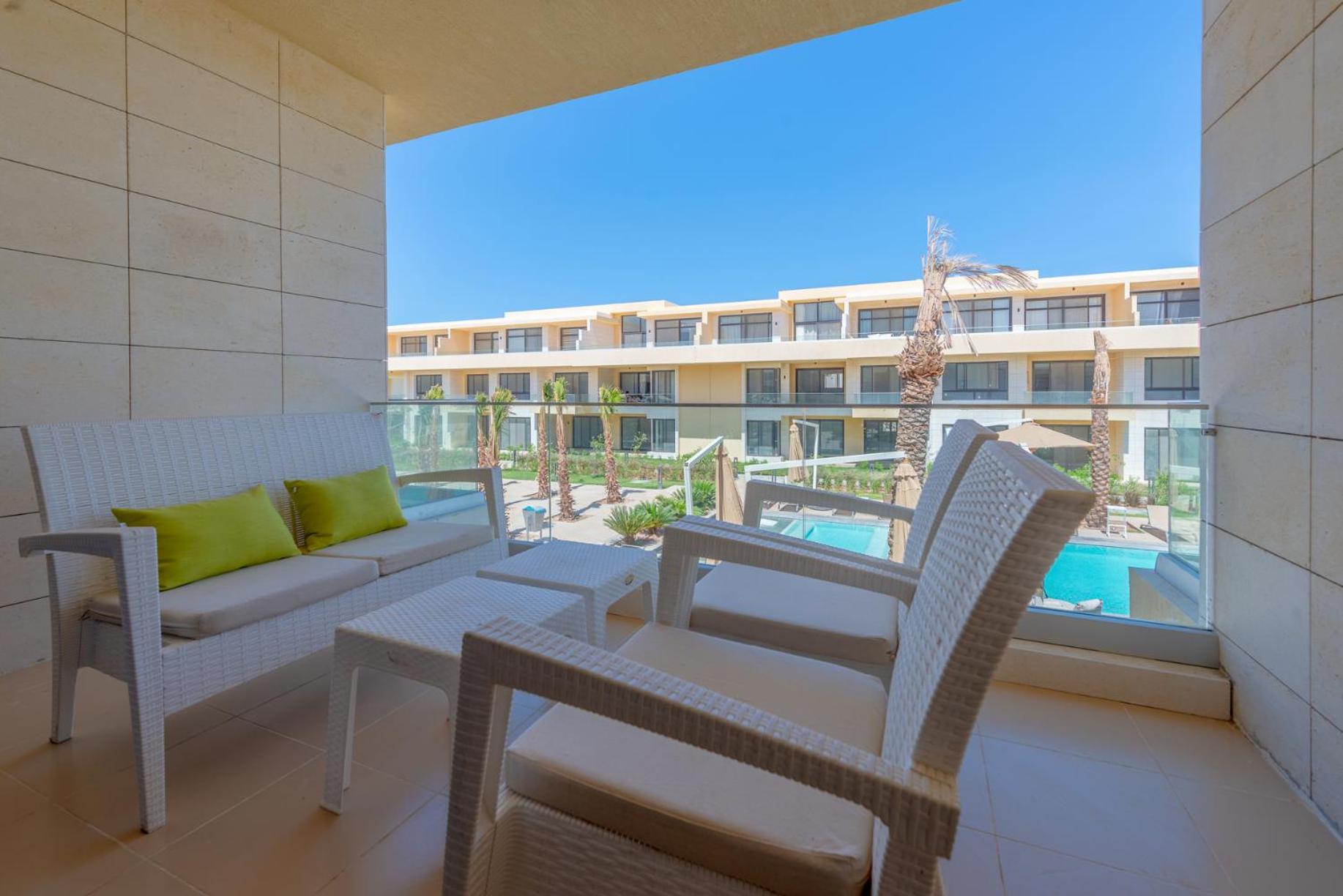 Boho-Chic Studio Apartment in G-Cribs, Pool View view 4