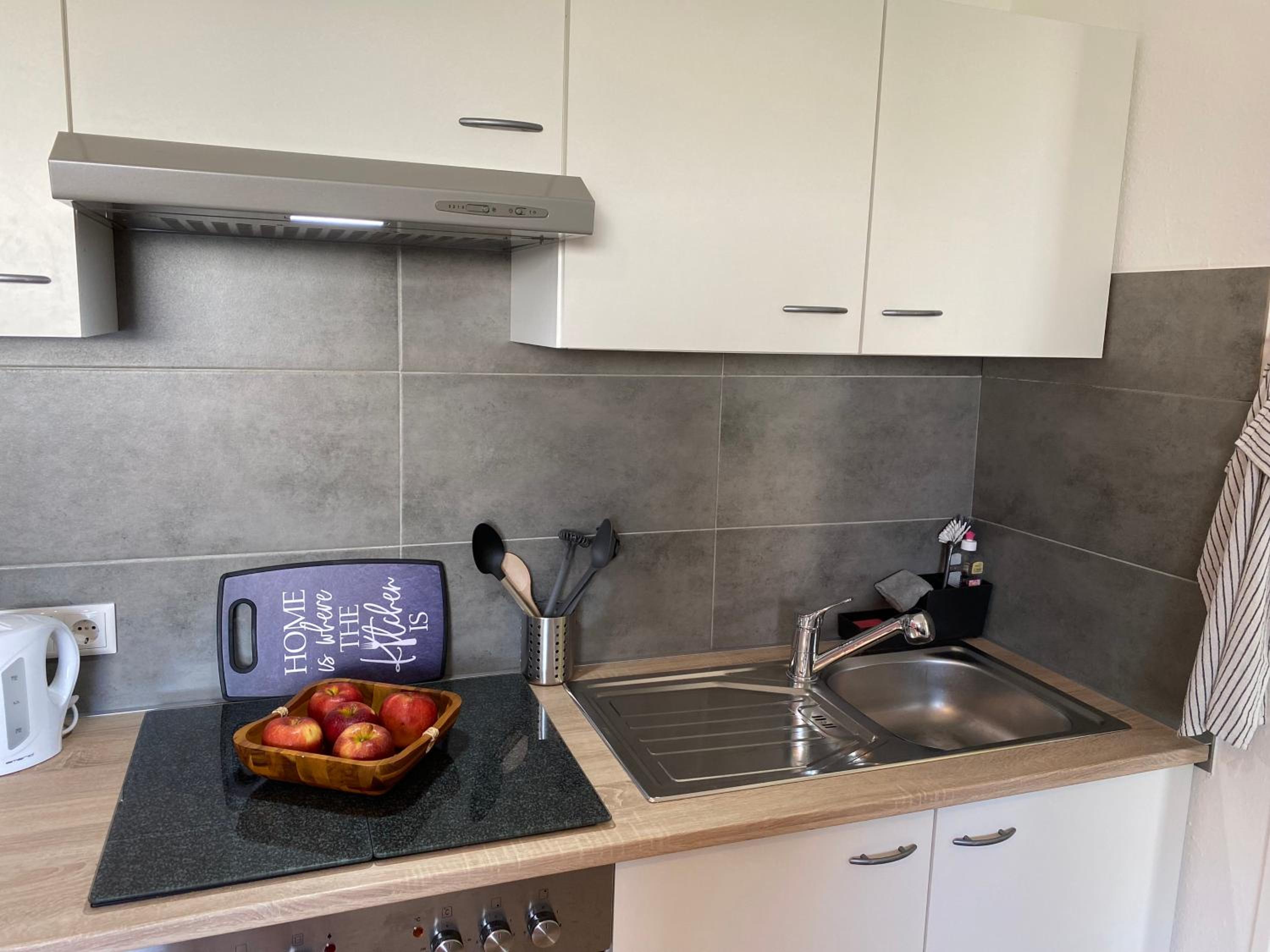 Appartement 1 mit Küche und neuem Bad, frisch saniert
