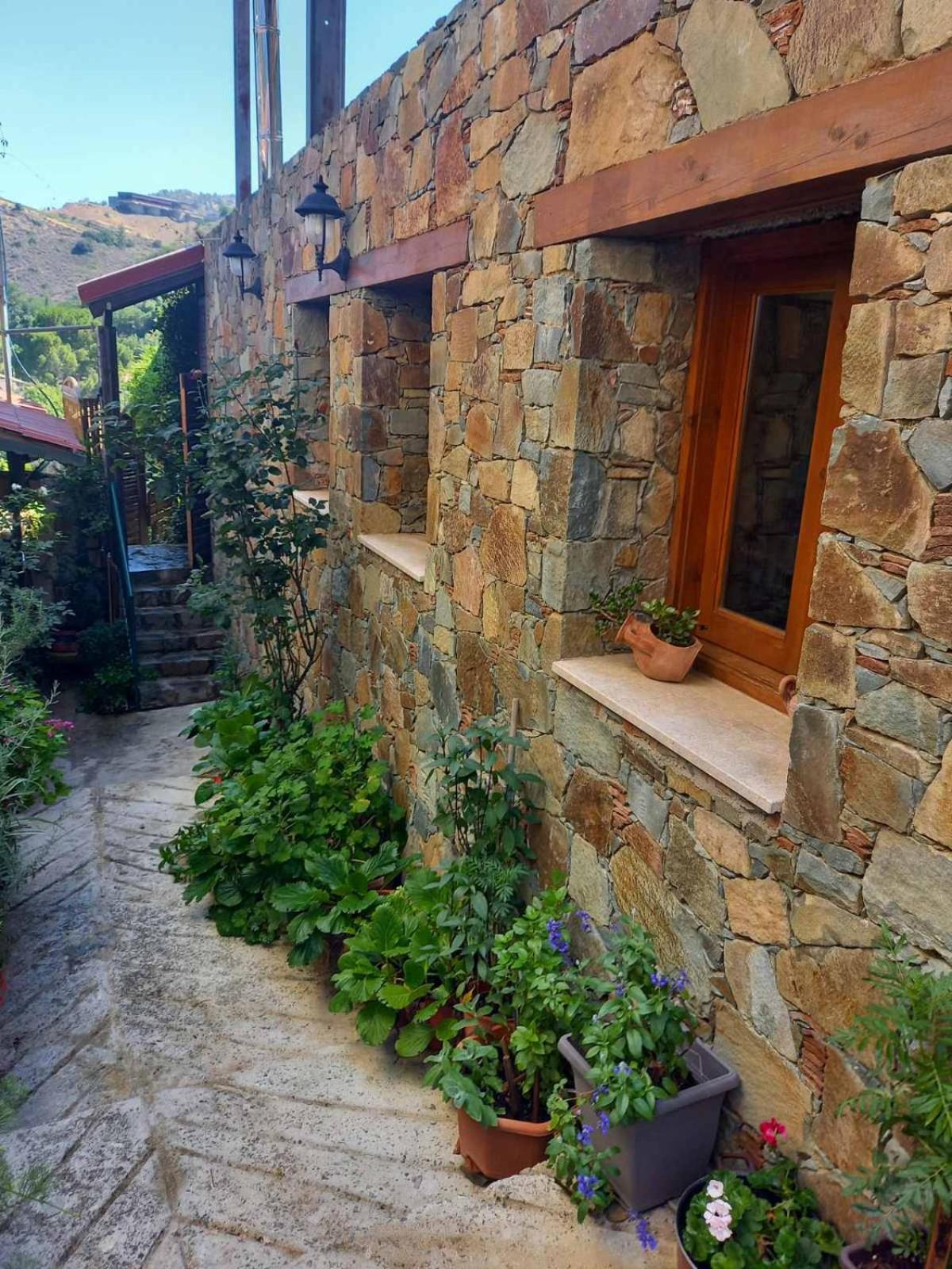 Glykoharama Cottage