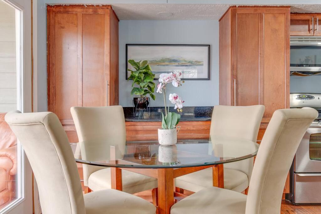 Cozy 3br/2bath vacation house at Lake Travis view 4